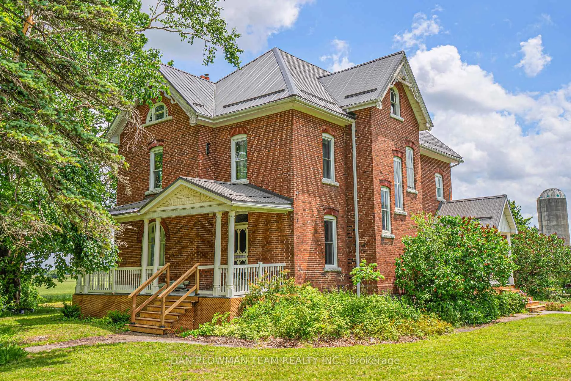 Front of 1250 Concession 2 Road