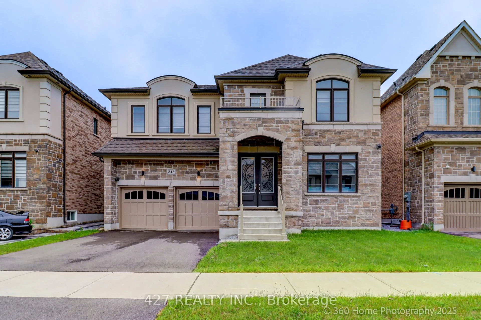 Photo 2 of 243 Danny Wheeler Boulevard, Georgina, Keswick North — HOMEH