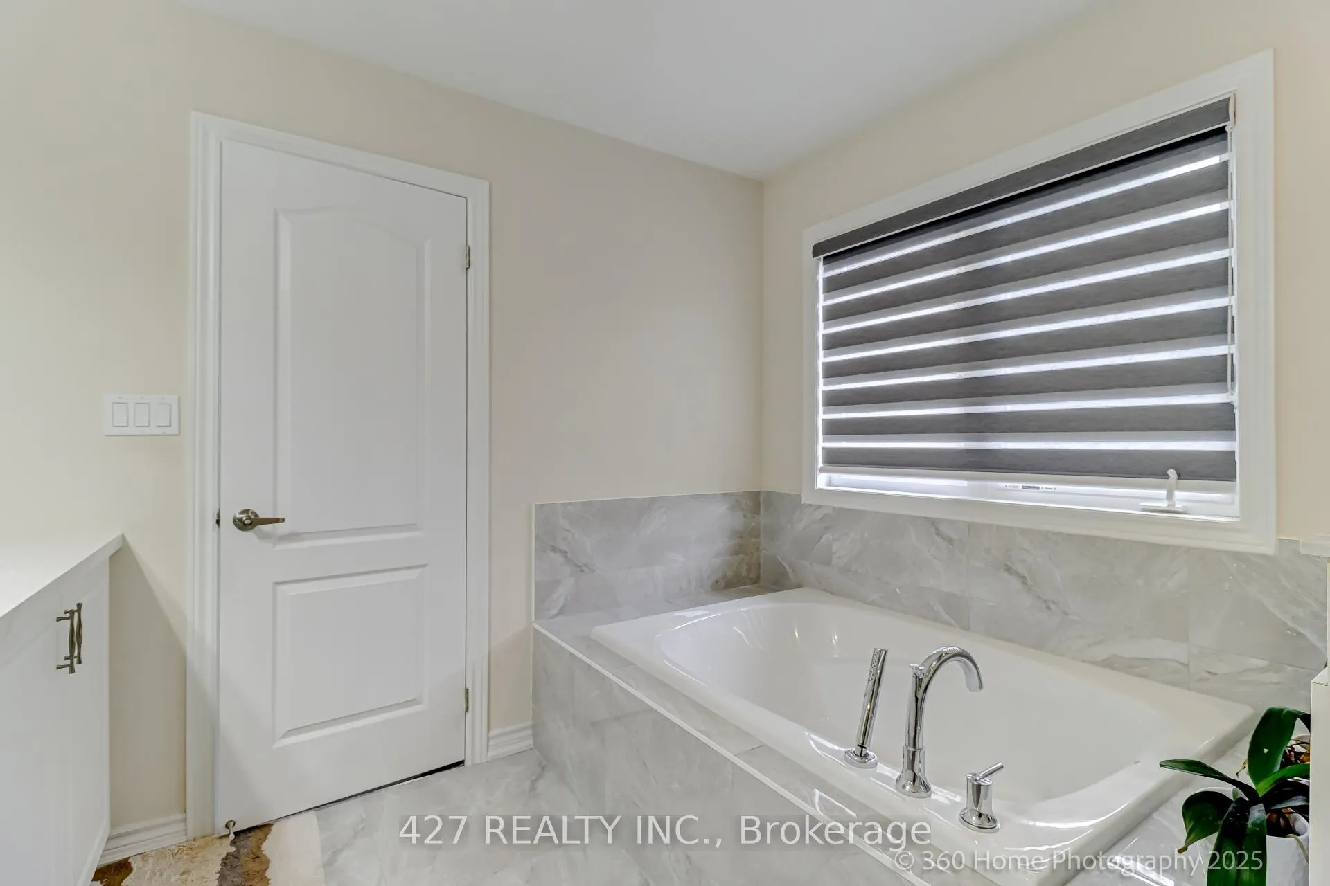 Photo 17 of 243 Danny Wheeler Boulevard, Georgina, Keswick North — HOMEH
