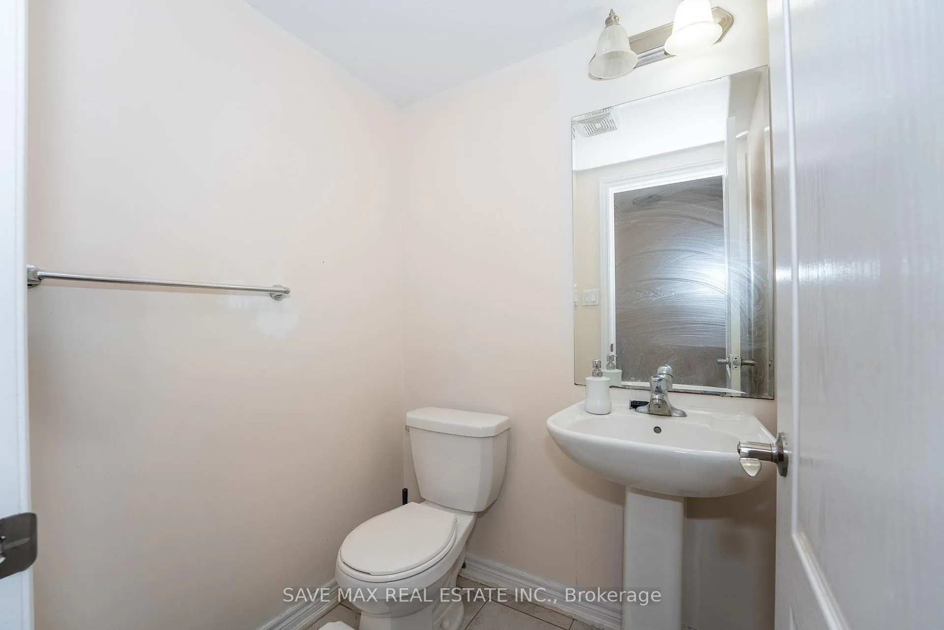 Photo 14 of Unit 43, 420 Linden Drive, Cambridge, Preston Heights — HOMEH