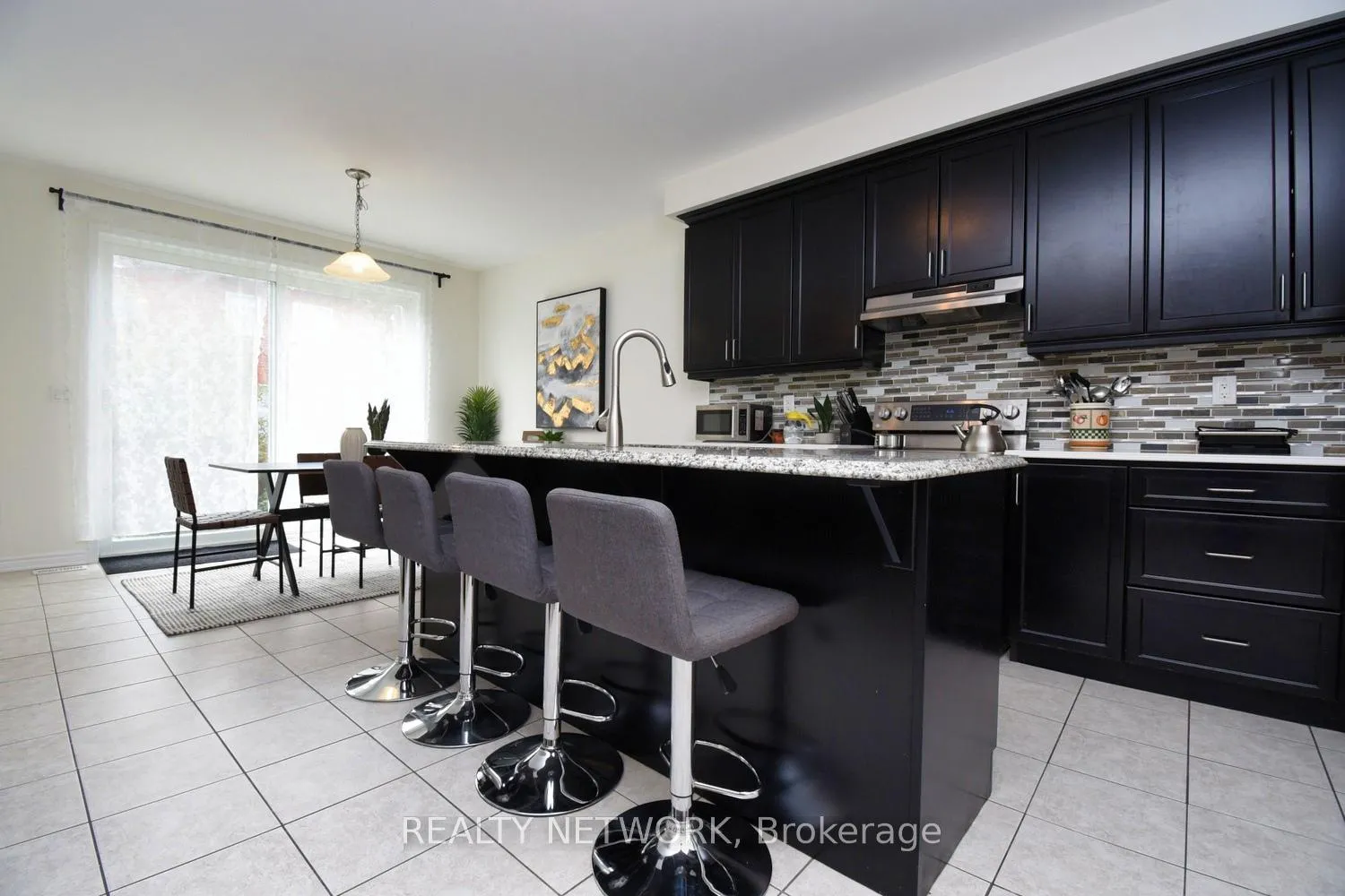 Photo 12 of 56 Forest Ridge Drive, Hamilton, Waterdown — HOMEH