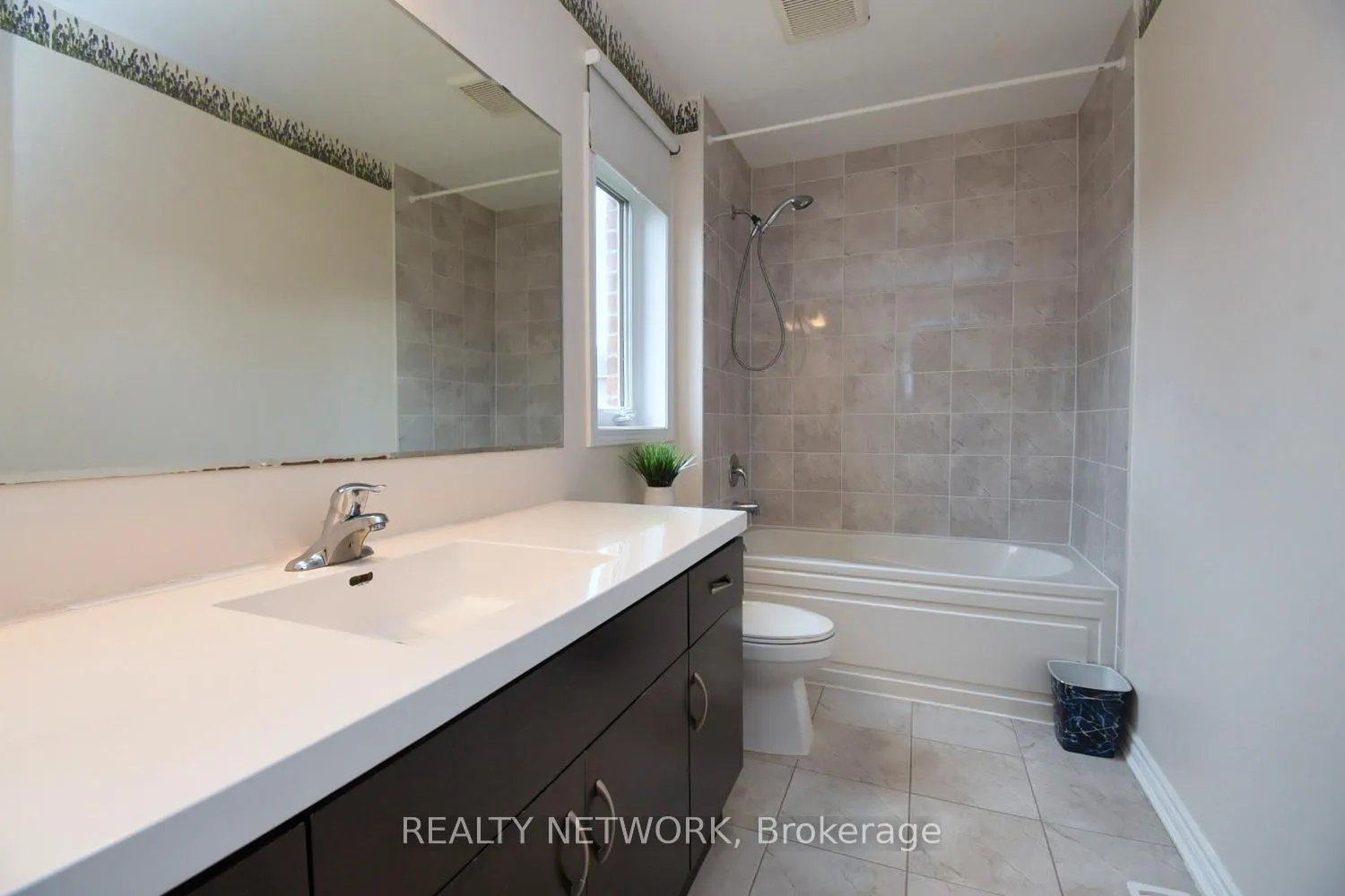 Photo 24 of 56 Forest Ridge Drive, Hamilton, Waterdown — HOMEH