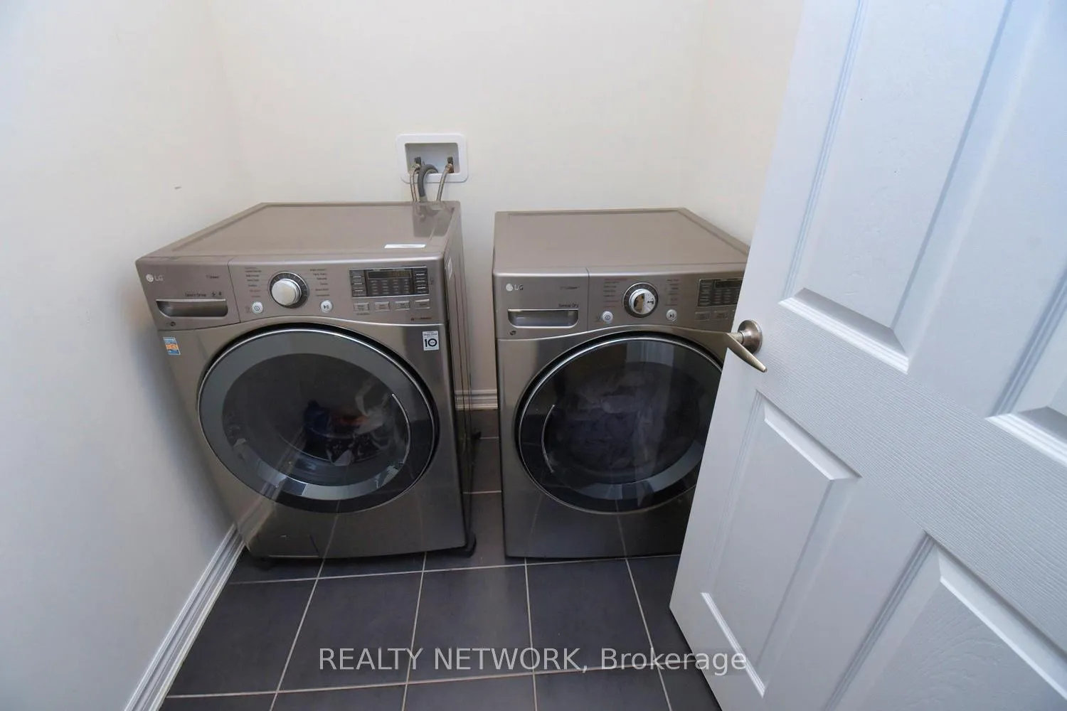 Photo 30 of 56 Forest Ridge Drive, Hamilton, Waterdown — HOMEH