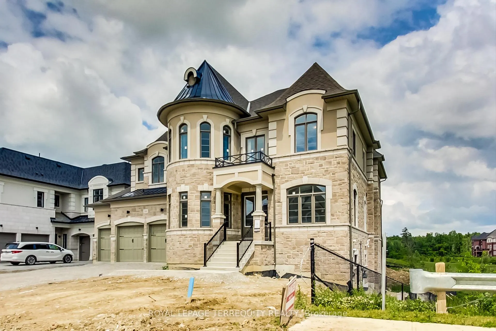 Photo 2 of 184 McMichael Avenue, Vaughan, Kleinburg — HOMEH