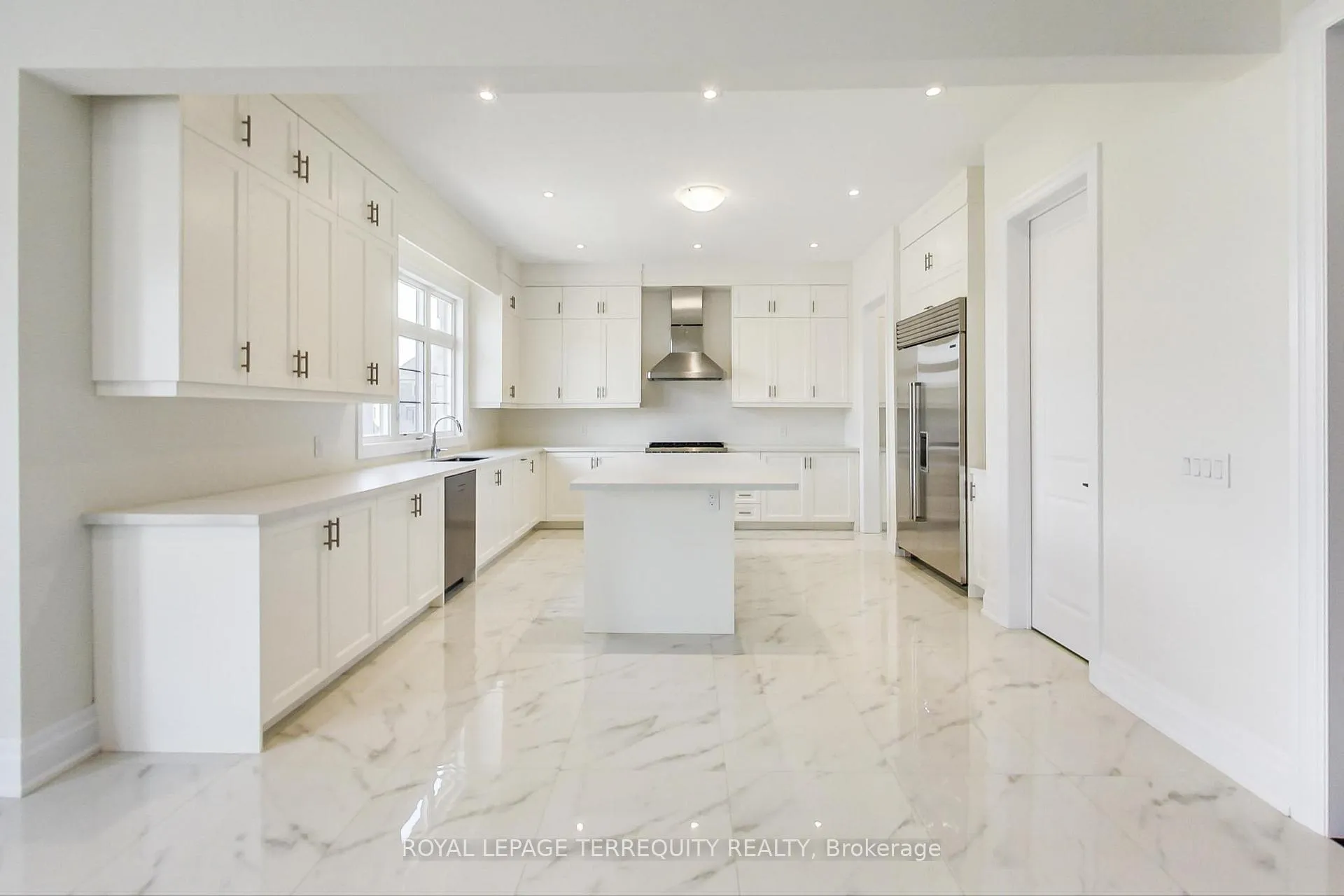 Photo 10 of 184 McMichael Avenue, Vaughan, Kleinburg — HOMEH