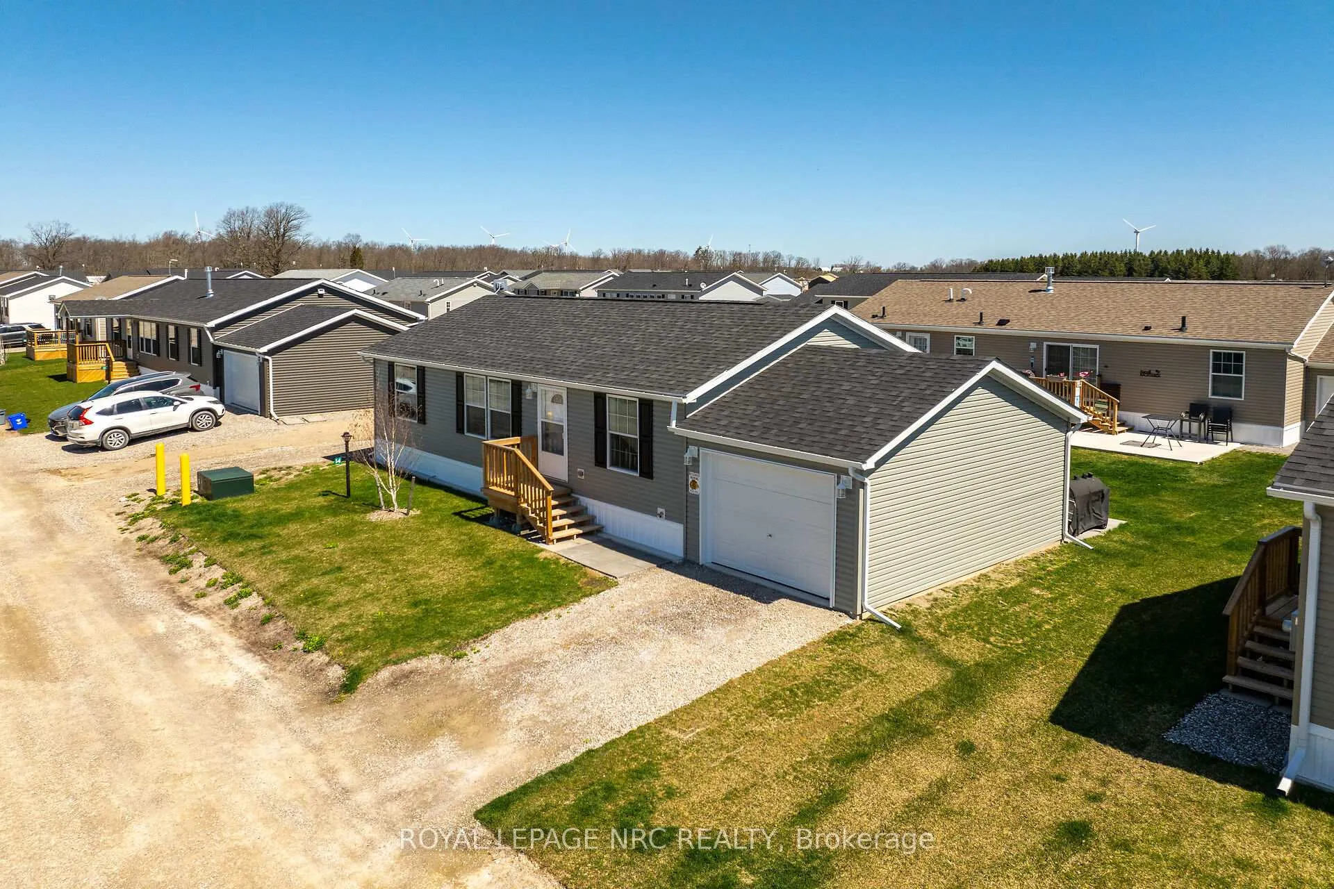 Photo 3 of 14 Copper Beach Drive, Haldimand, Nanticoke — HOMEH