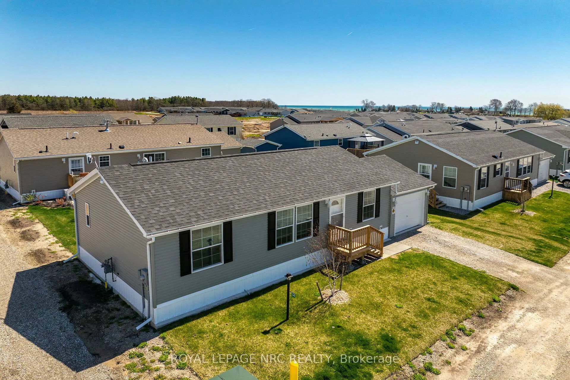 Photo 4 of 14 Copper Beach Drive, Haldimand, Nanticoke — HOMEH