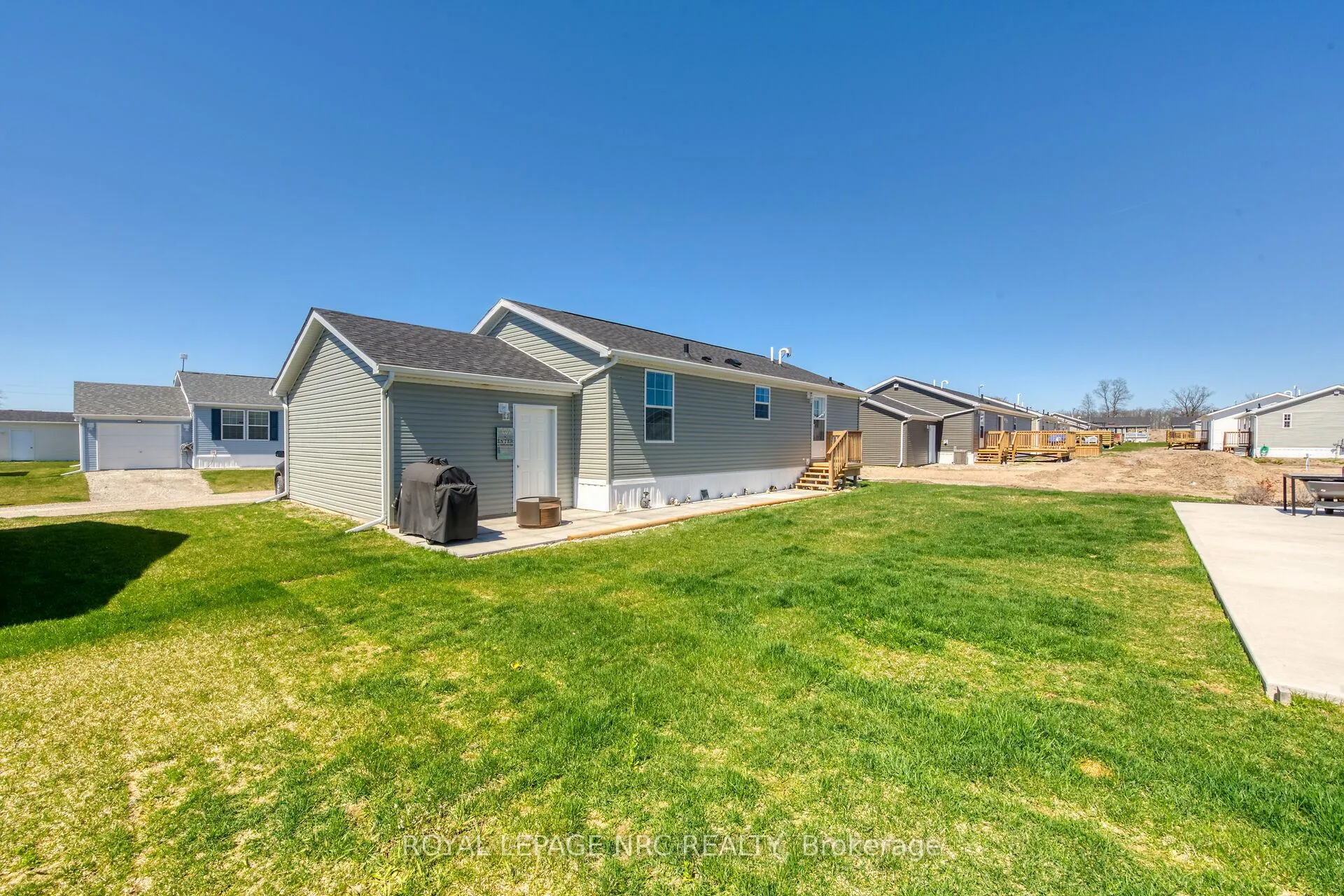 Photo 35 of 14 Copper Beach Drive, Haldimand, Nanticoke — HOMEH