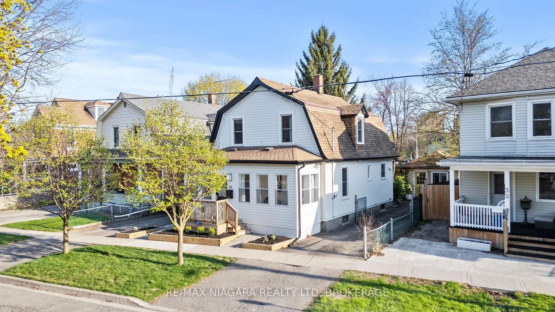 Photo 2 of 34 Maple Street, St. Catharines, Downtown — HOMEH