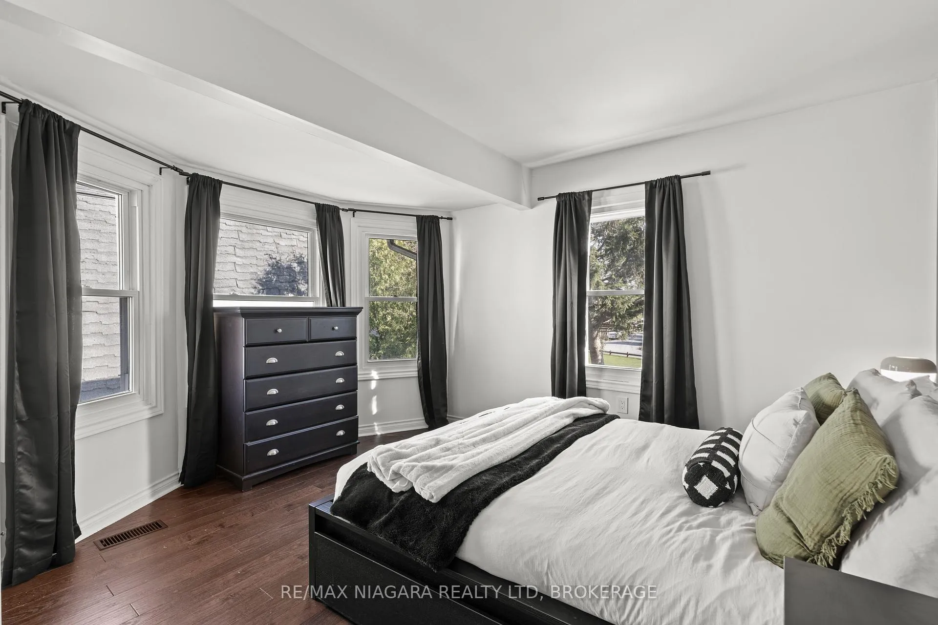 Photo 22 of 34 Maple Street, St. Catharines, Downtown — HOMEH