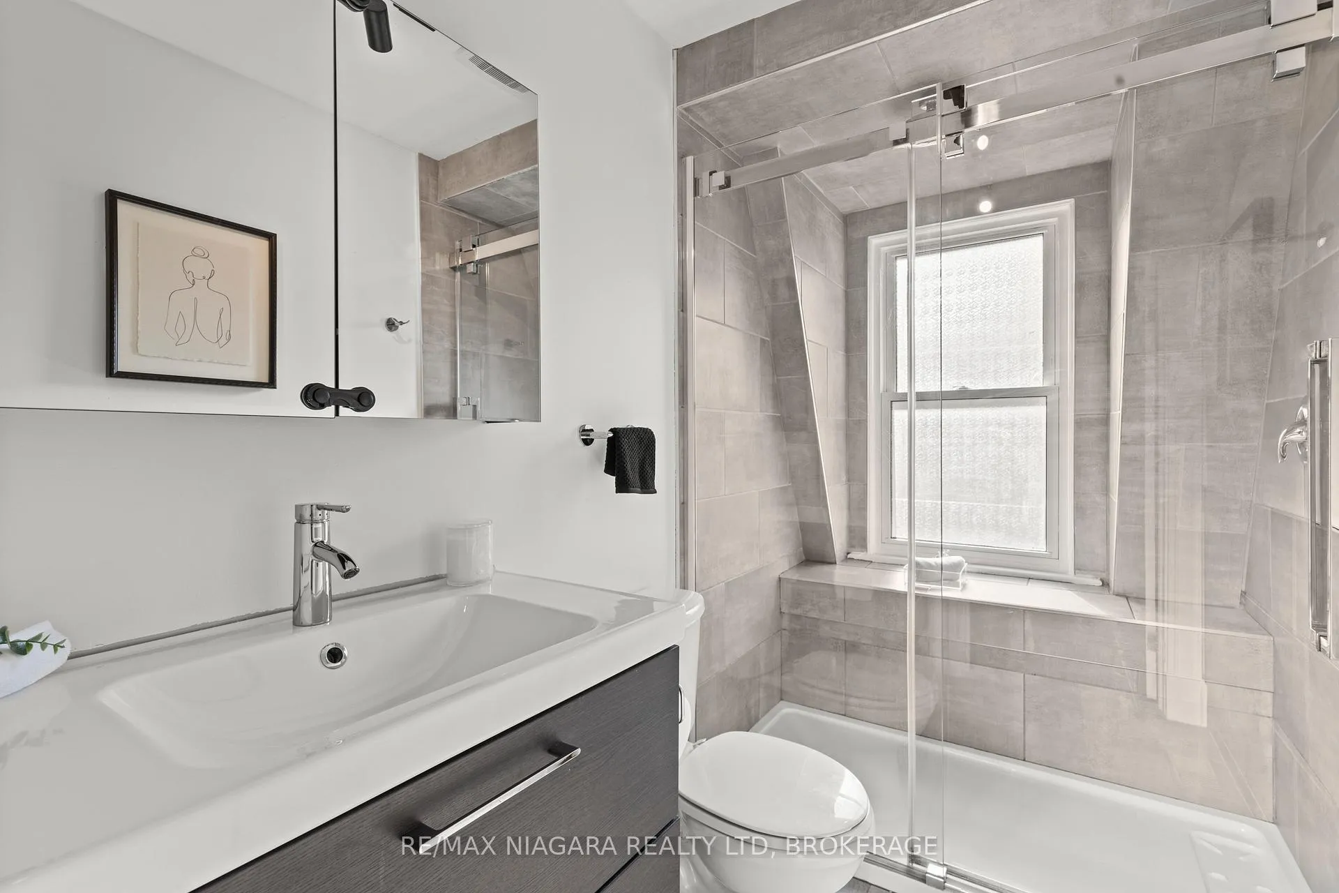 Photo 26 of 34 Maple Street, St. Catharines, Downtown — HOMEH