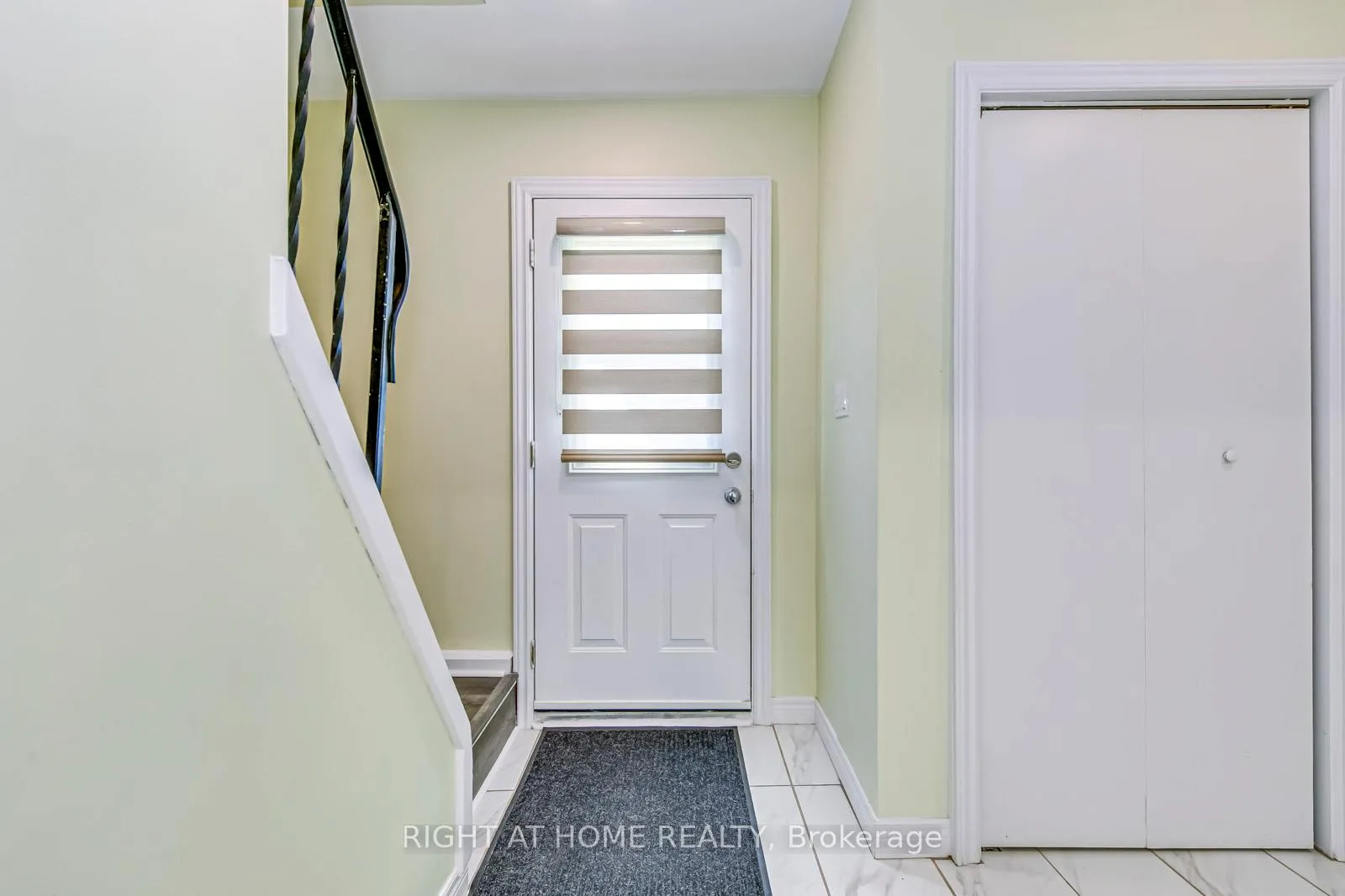 Photo 6 of 10 Flamboro Street, Hamilton, Waterdown — HOMEH