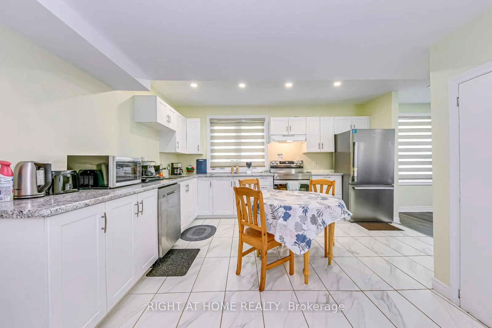 Photo 7 of 10 Flamboro Street, Hamilton, Waterdown — HOMEH
