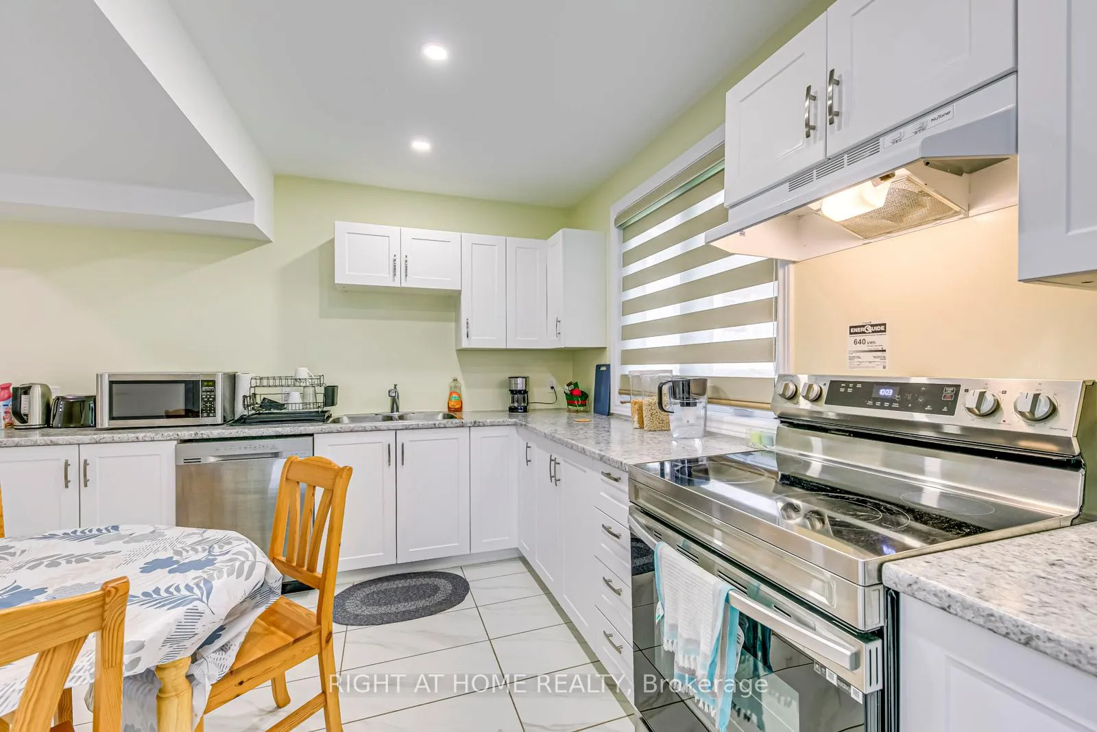 Photo 11 of 10 Flamboro Street, Hamilton, Waterdown — HOMEH