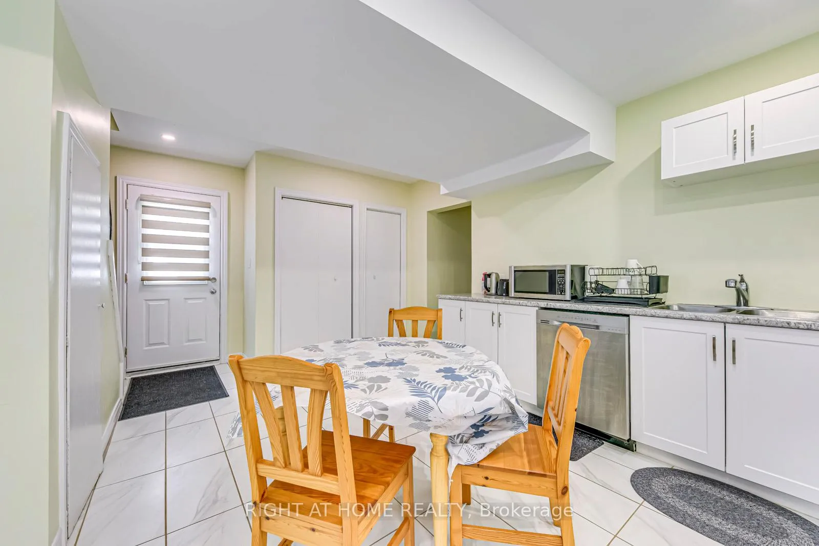 Photo 12 of 10 Flamboro Street, Hamilton, Waterdown — HOMEH