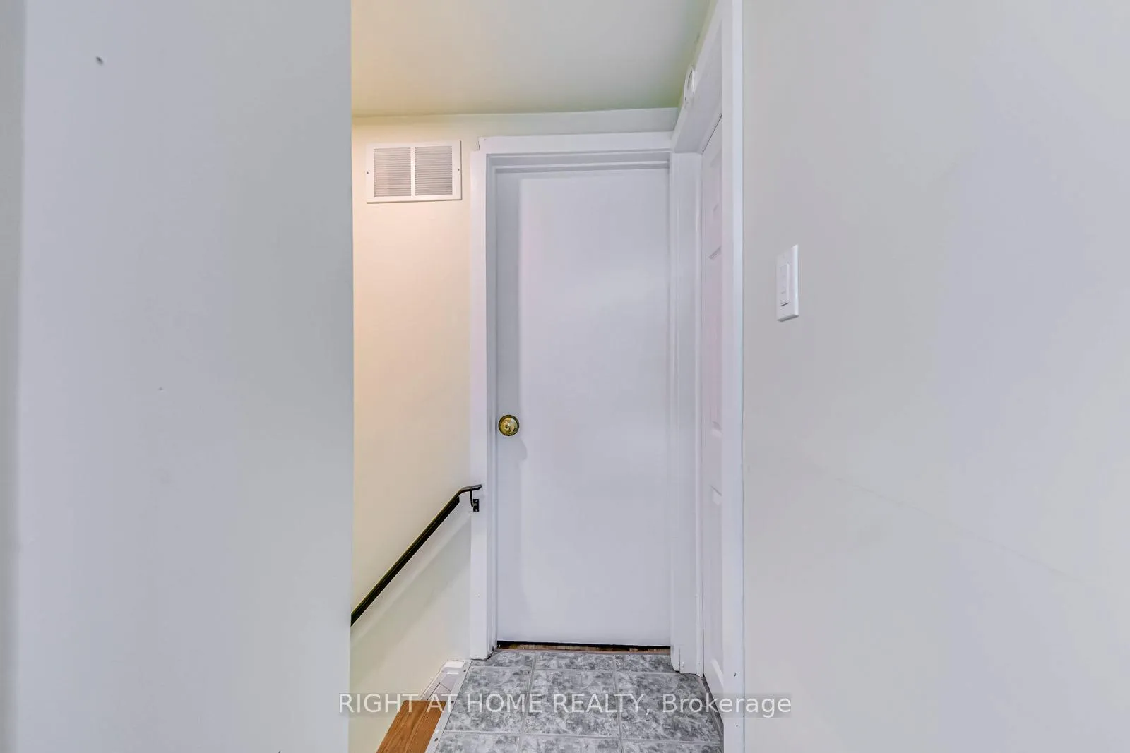 Photo 21 of 10 Flamboro Street, Hamilton, Waterdown — HOMEH