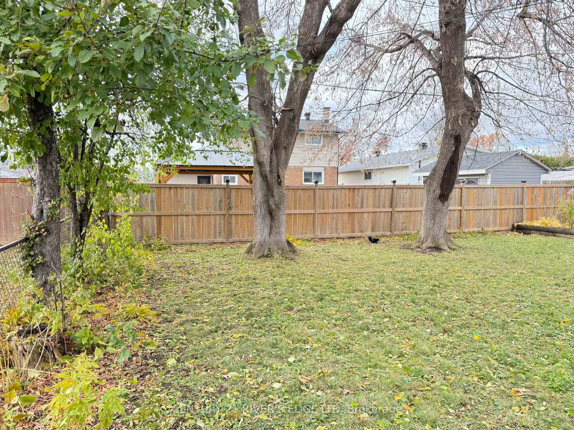 Photo 4 of 2527 Needham Crescent, Ottawa, Brookfield Gardens — HOMEH