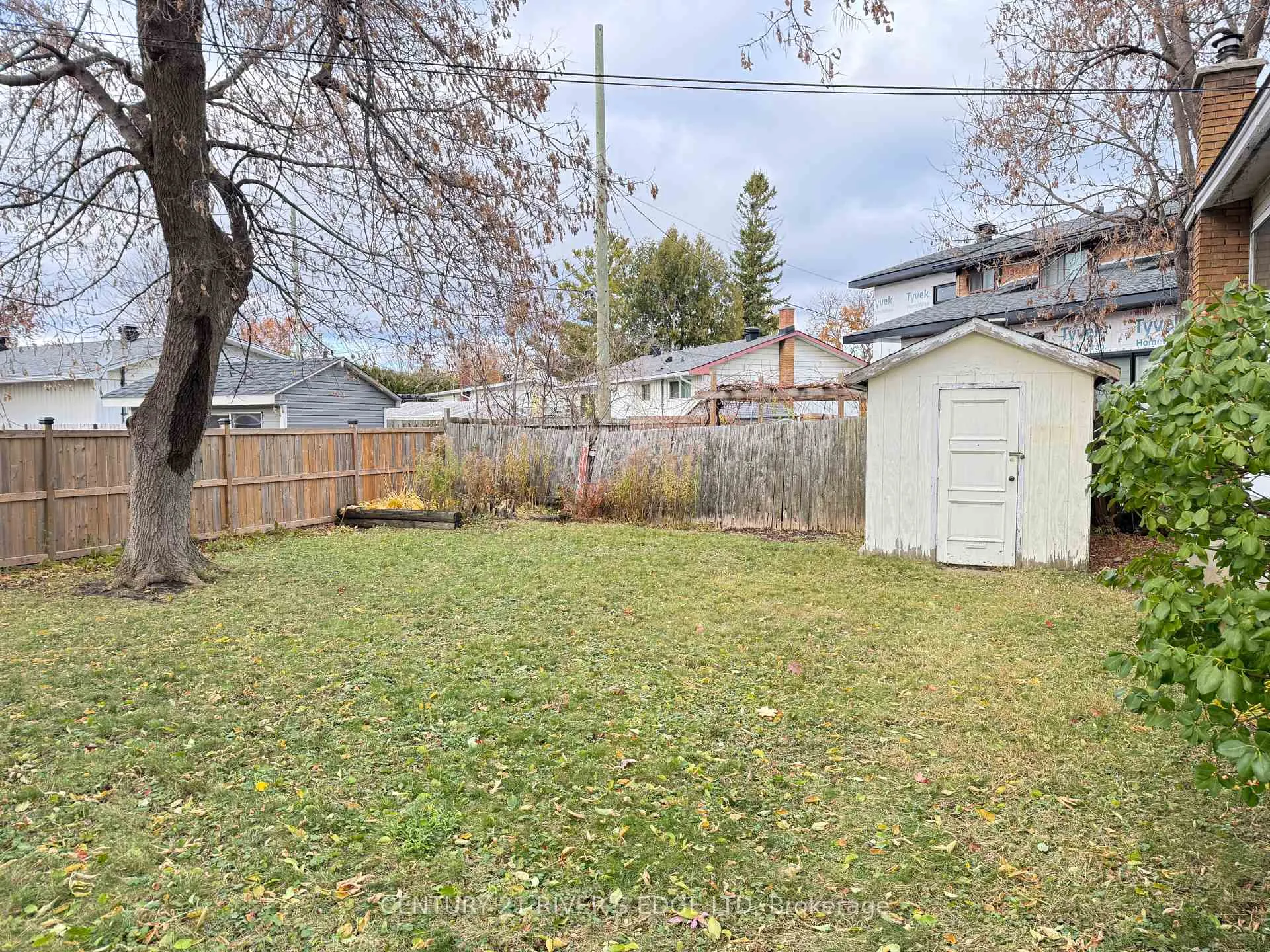 Photo 5 of 2527 Needham Crescent, Ottawa, Brookfield Gardens — HOMEH