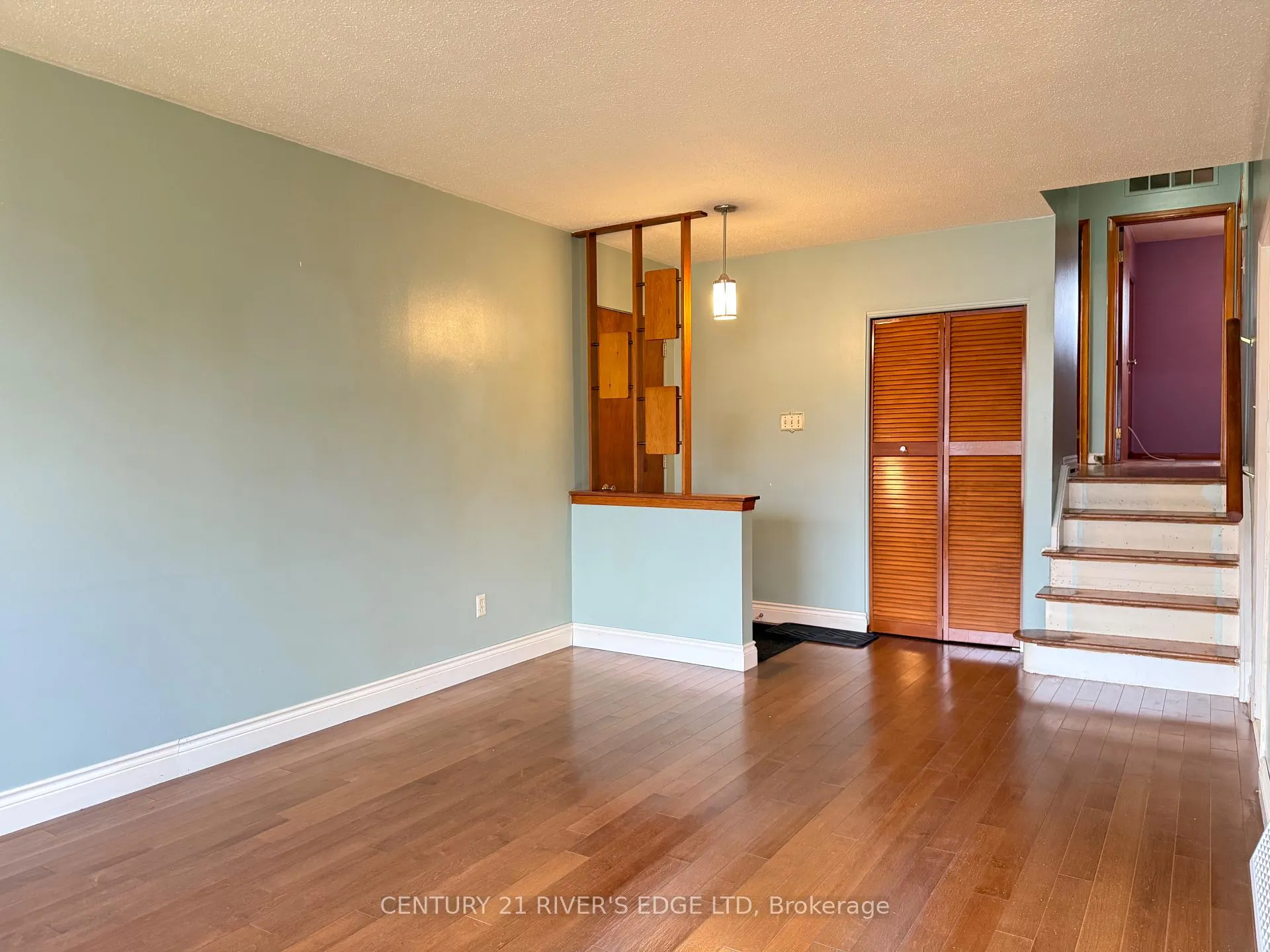 Photo 11 of 2527 Needham Crescent, Ottawa, Brookfield Gardens — HOMEH