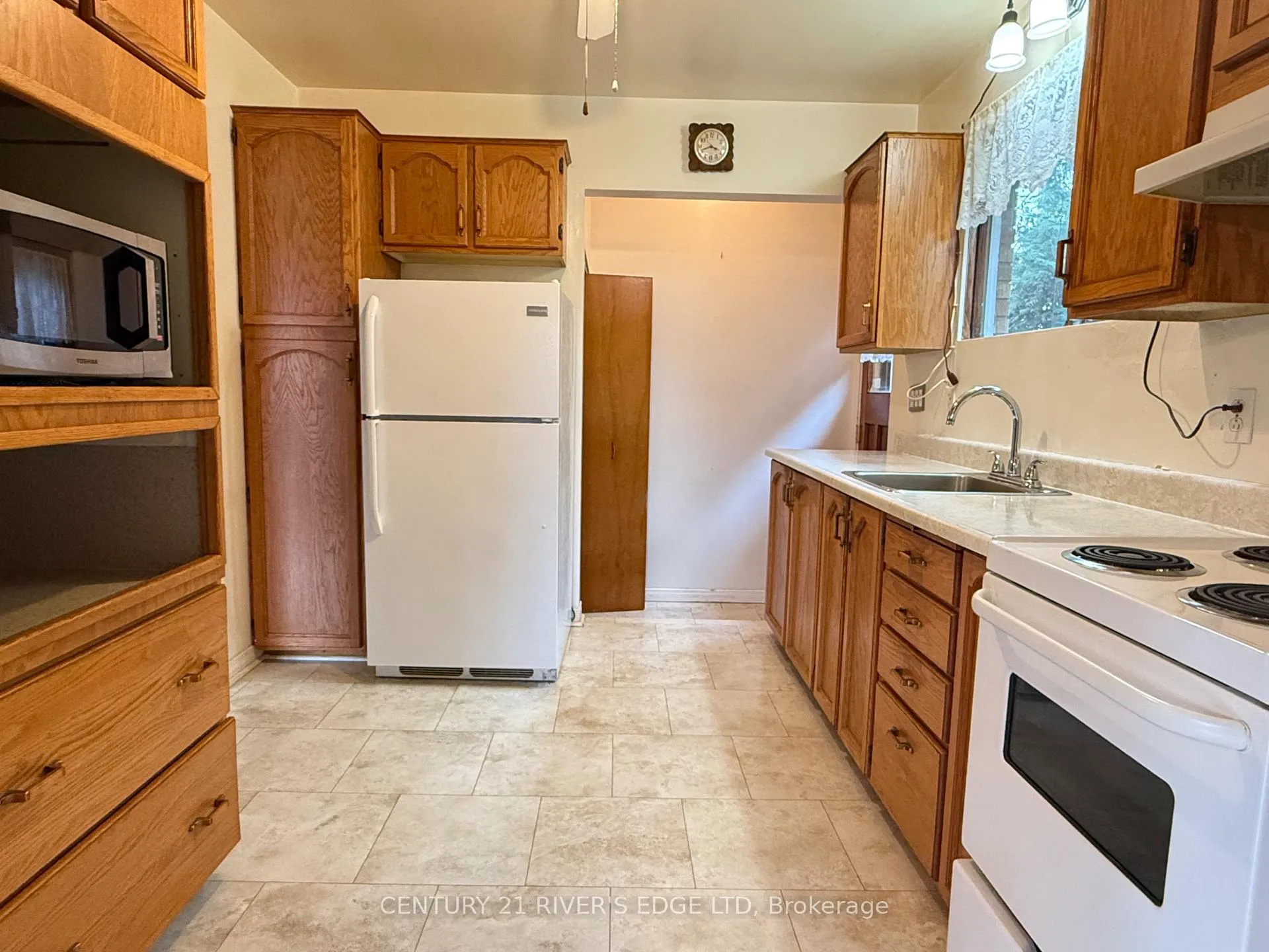 Photo 13 of 2527 Needham Crescent, Ottawa, Brookfield Gardens — HOMEH