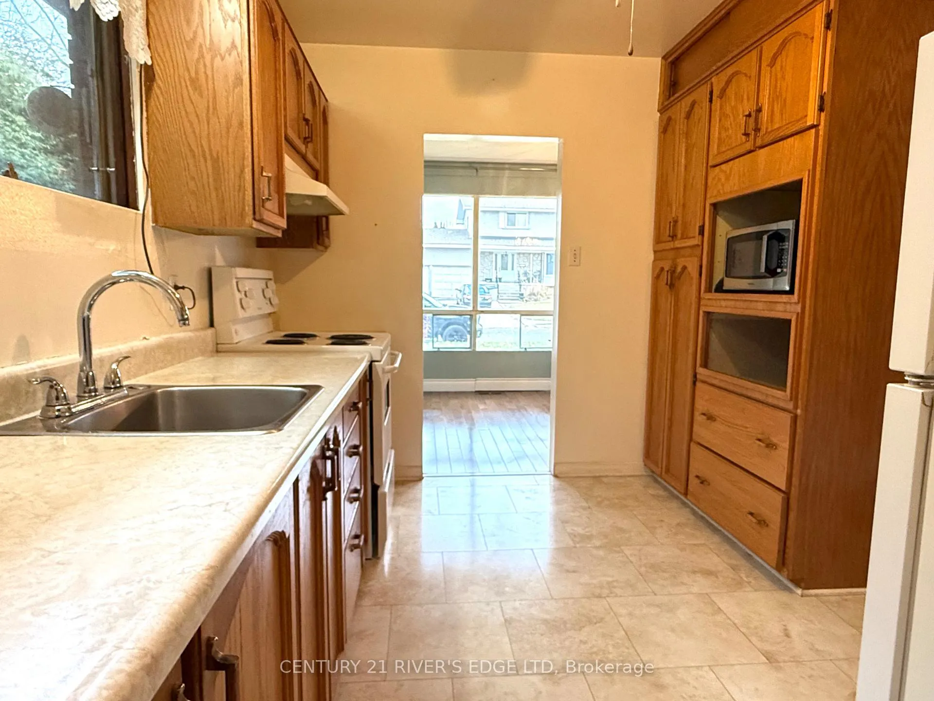 Photo 14 of 2527 Needham Crescent, Ottawa, Brookfield Gardens — HOMEH