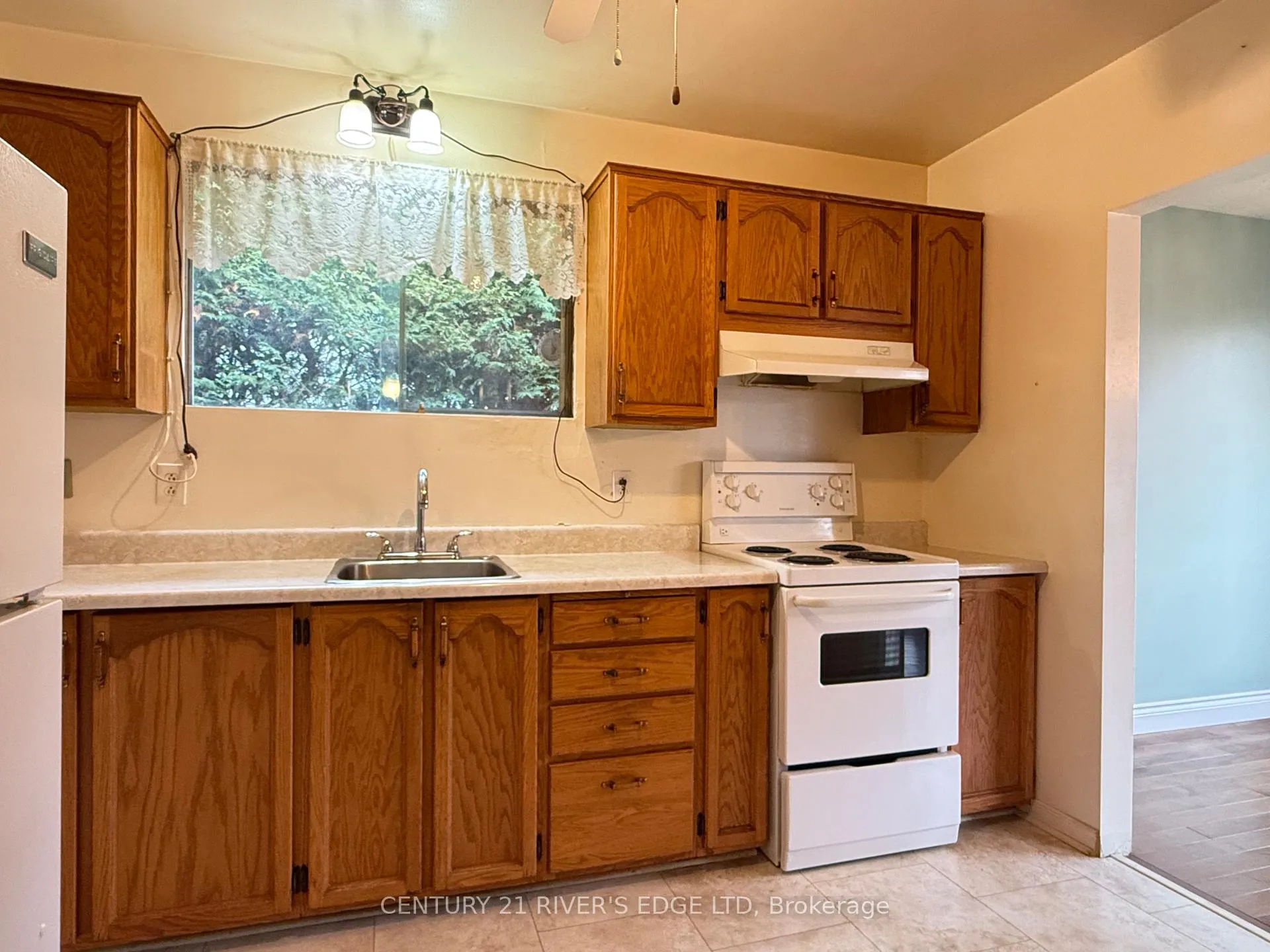 Photo 15 of 2527 Needham Crescent, Ottawa, Brookfield Gardens — HOMEH
