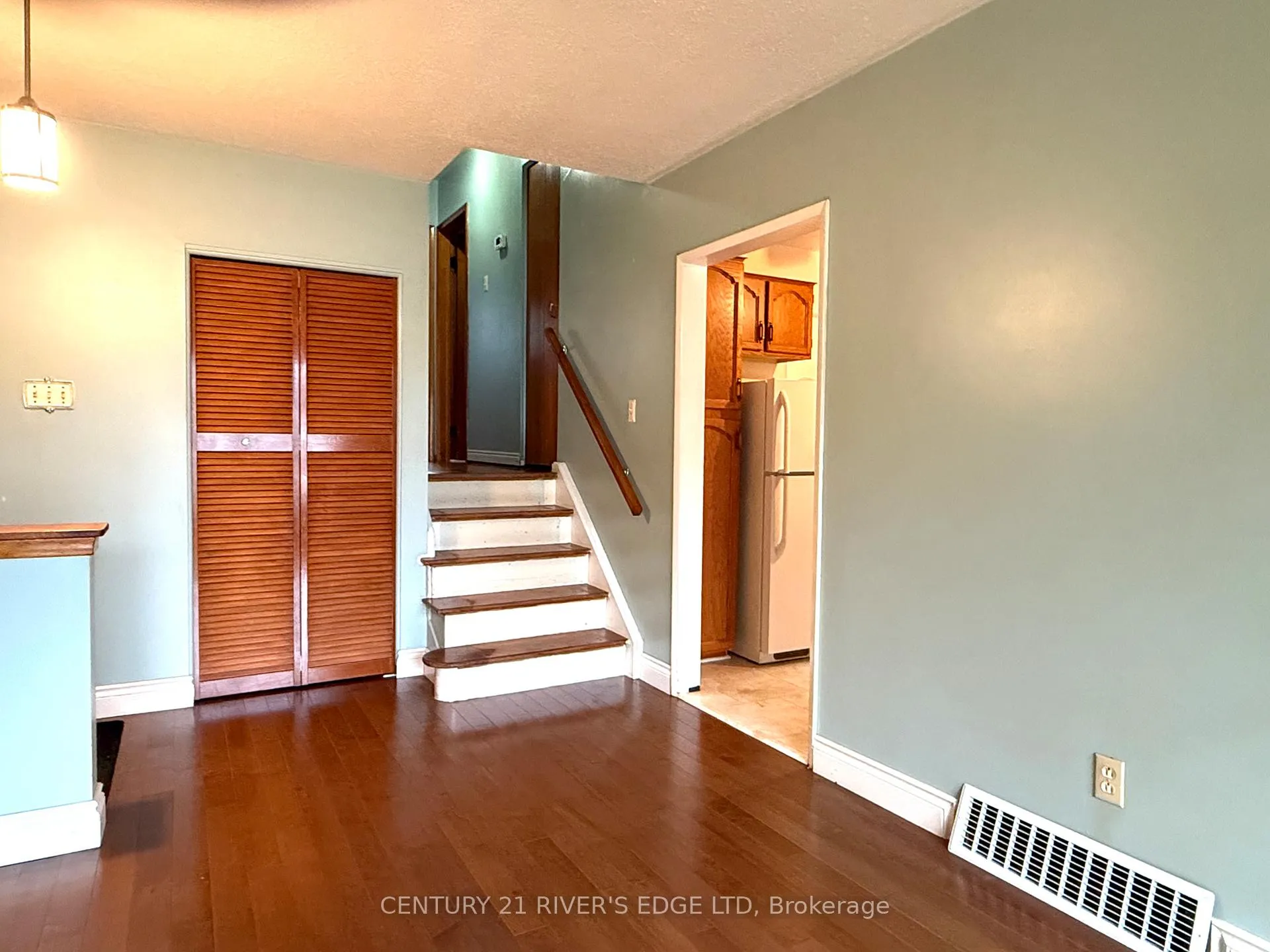 Photo 16 of 2527 Needham Crescent, Ottawa, Brookfield Gardens — HOMEH