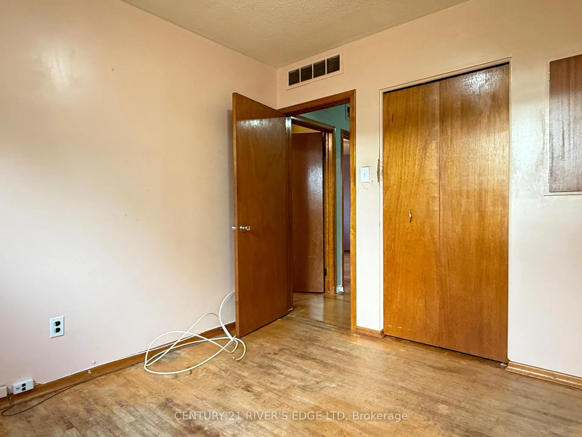 Photo 19 of 2527 Needham Crescent, Ottawa, Brookfield Gardens — HOMEH