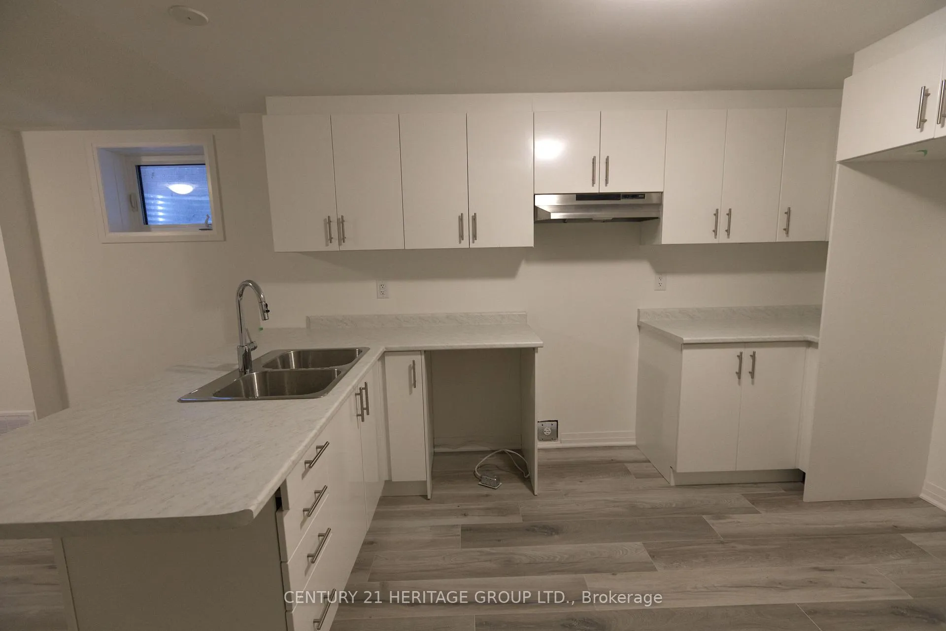 Photo 2 of 37 Sheppard Drive, Barrie, Rural Barrie Southeast — HOMEH