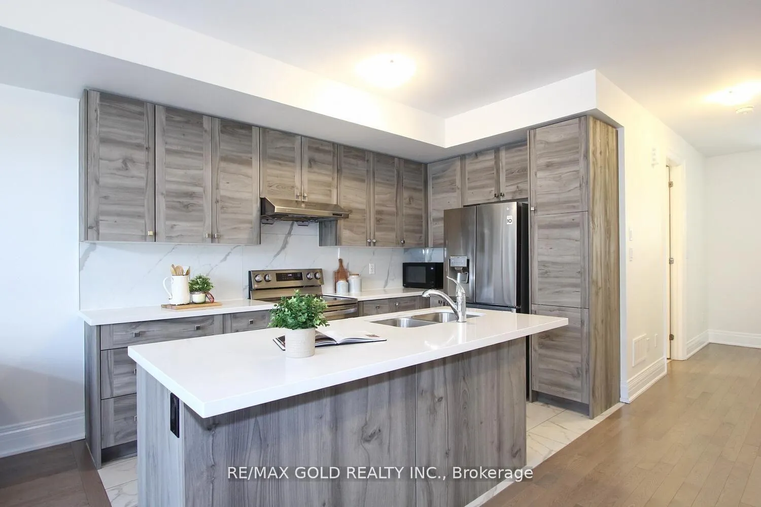 Photo 5 of 27 Petch Avenue, Caledon, Rural Caledon — HOMEH