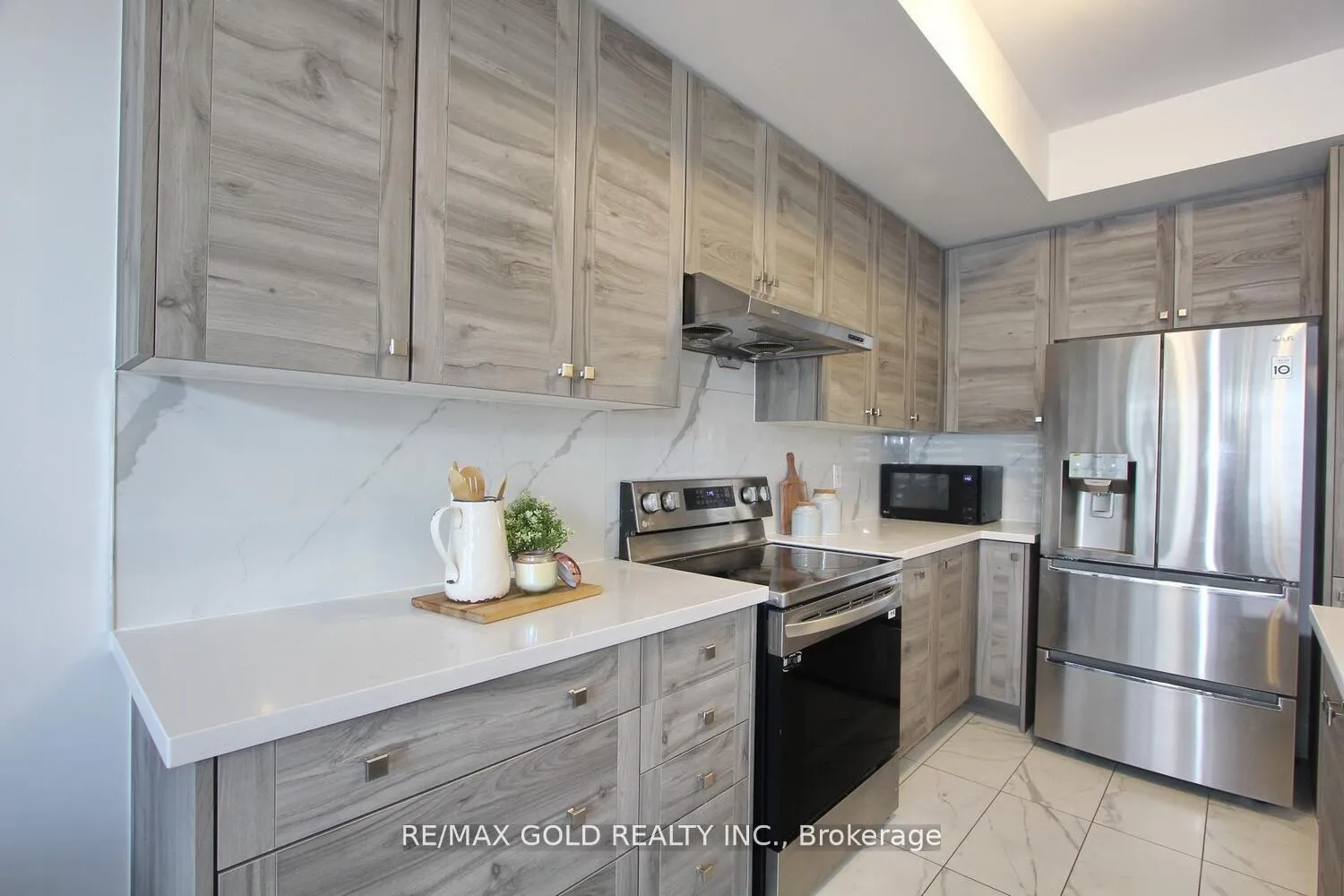Photo 8 of 27 Petch Avenue, Caledon, Rural Caledon — HOMEH