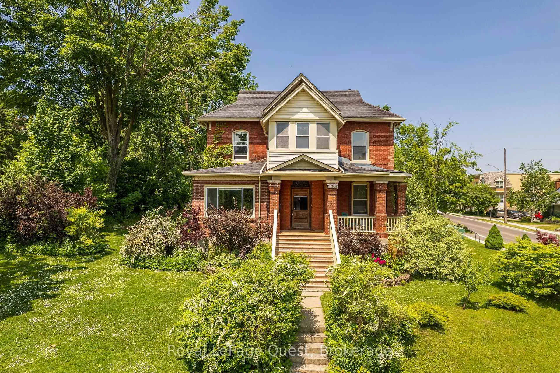 Photo 2 of 120 Brant Street E, Orillia — HOMEH