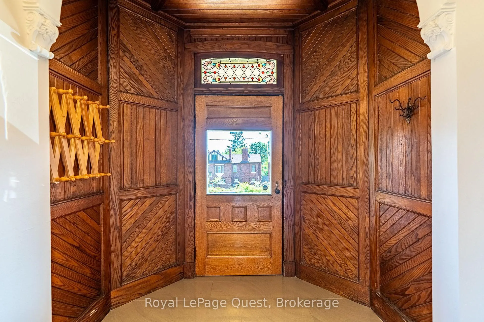 Photo 9 of 120 Brant Street E, Orillia — HOMEH