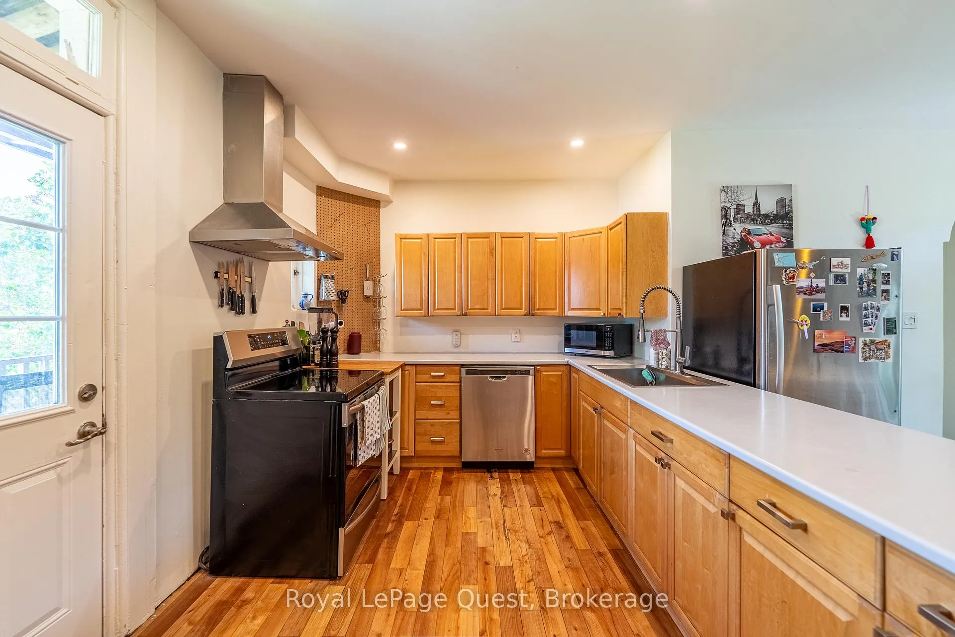 Photo 17 of 120 Brant Street E, Orillia — HOMEH