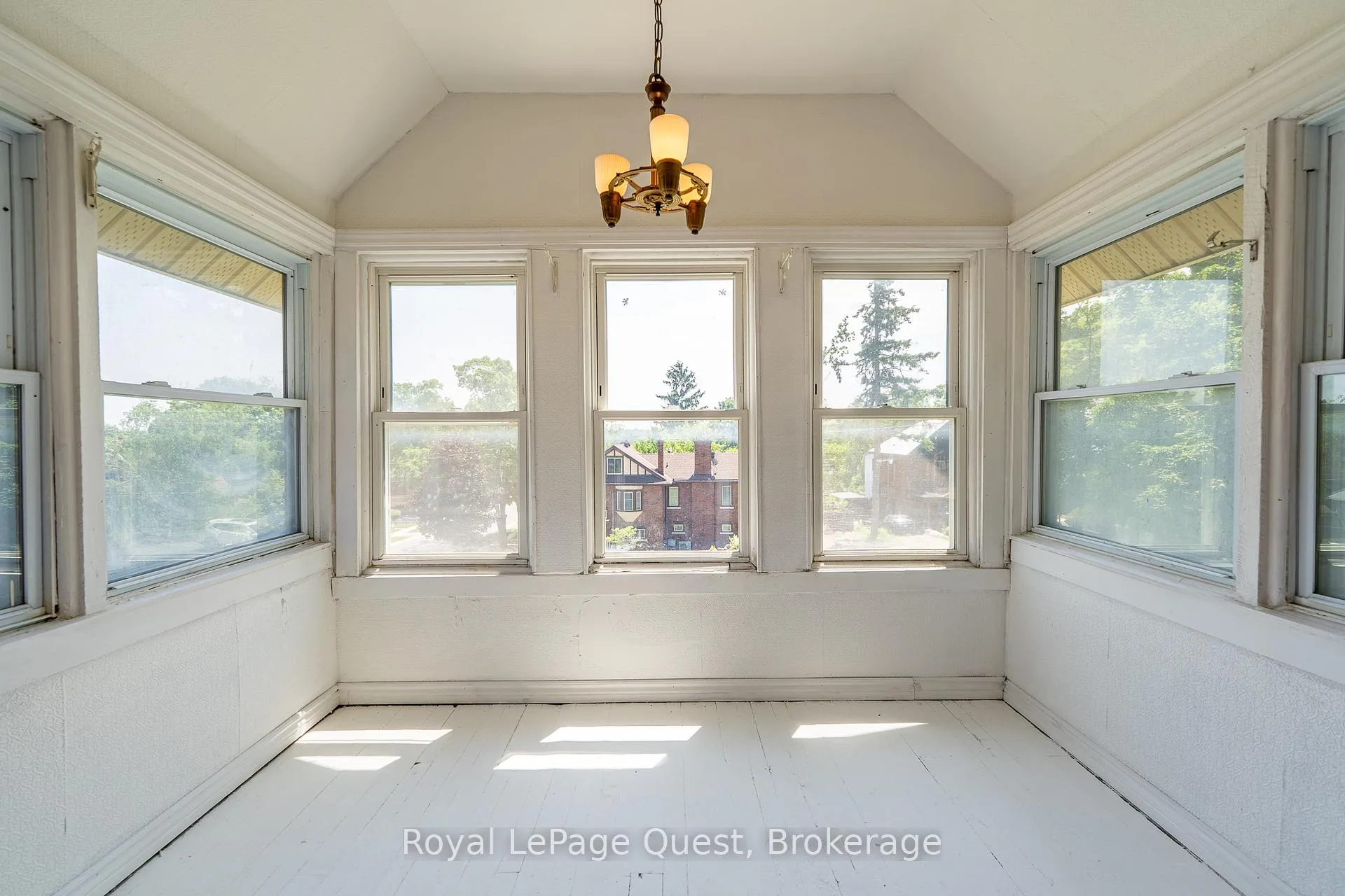 Photo 24 of 120 Brant Street E, Orillia — HOMEH