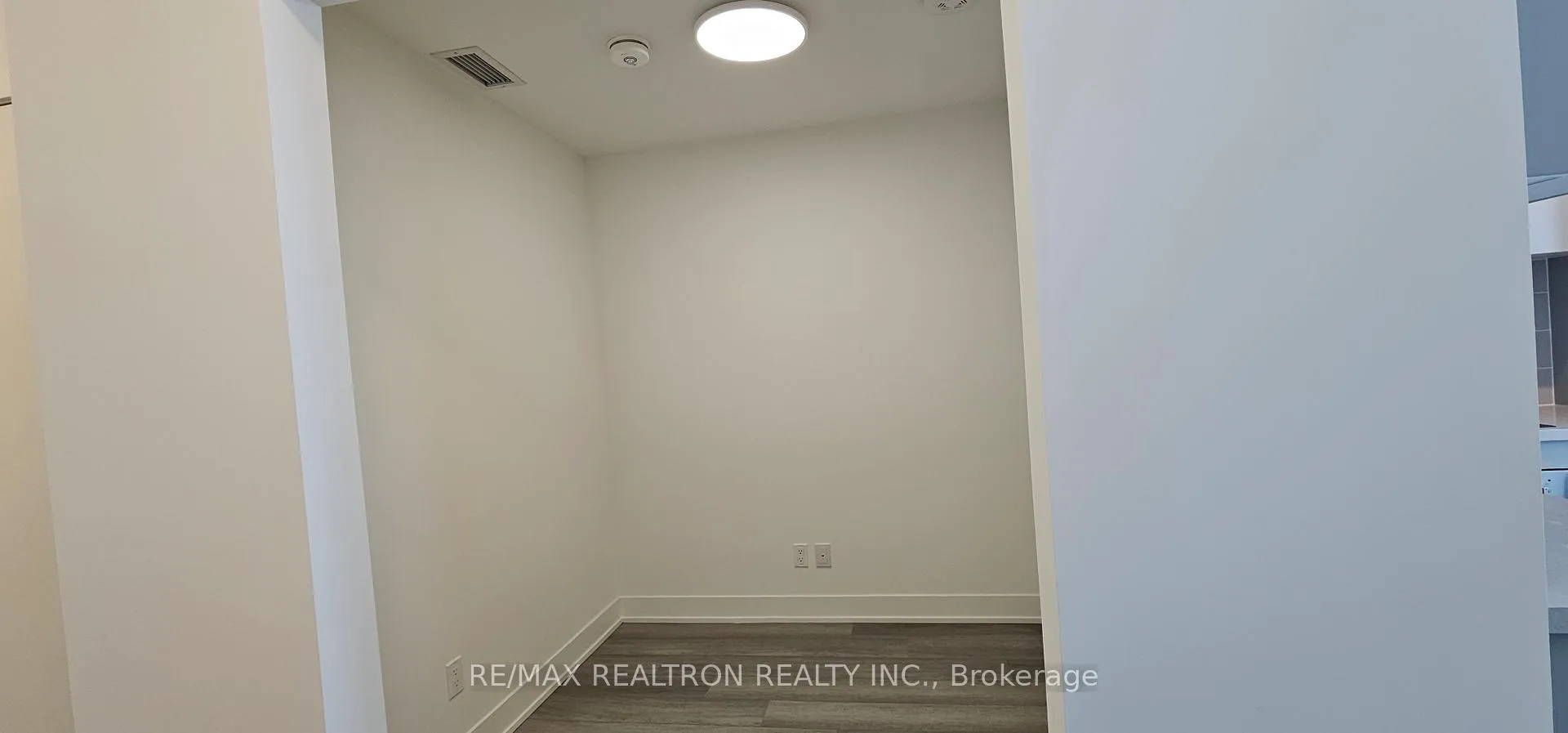 Photo 5 of Unit 613, 38 Andre De Grasse Street, Markham, Unionville — HOMEH