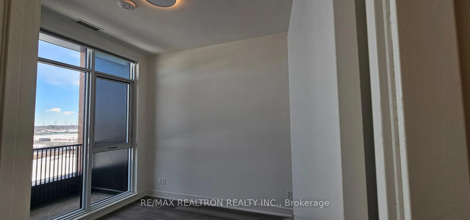 Photo 6 of Unit 613, 38 Andre De Grasse Street, Markham, Unionville — HOMEH