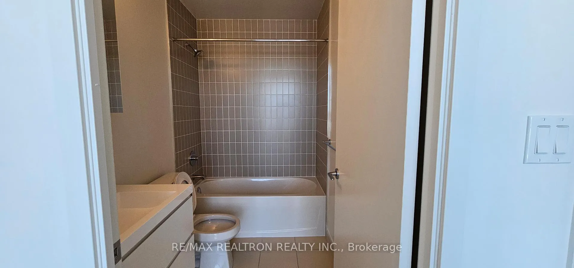 Photo 7 of Unit 613, 38 Andre De Grasse Street, Markham, Unionville — HOMEH