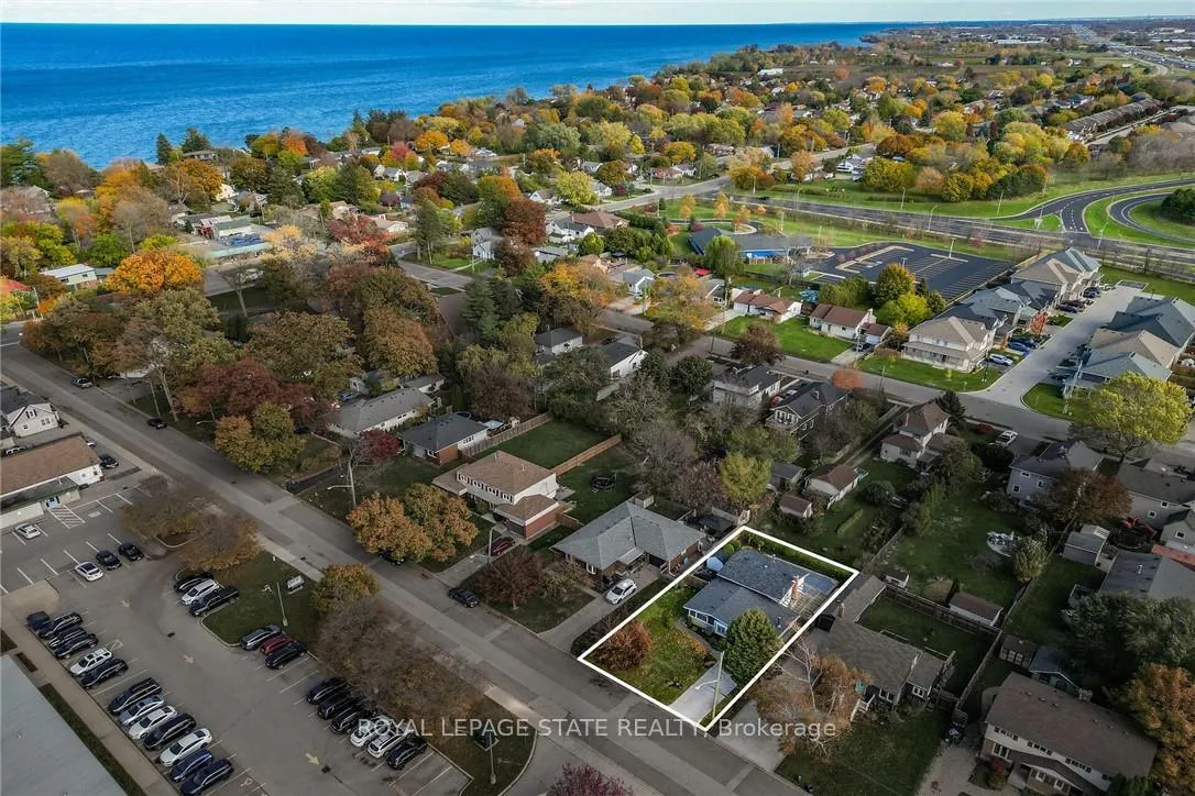 Photo 3 of 15 Grand Avenue, Grimsby, Grimsby Beach — HOMEH