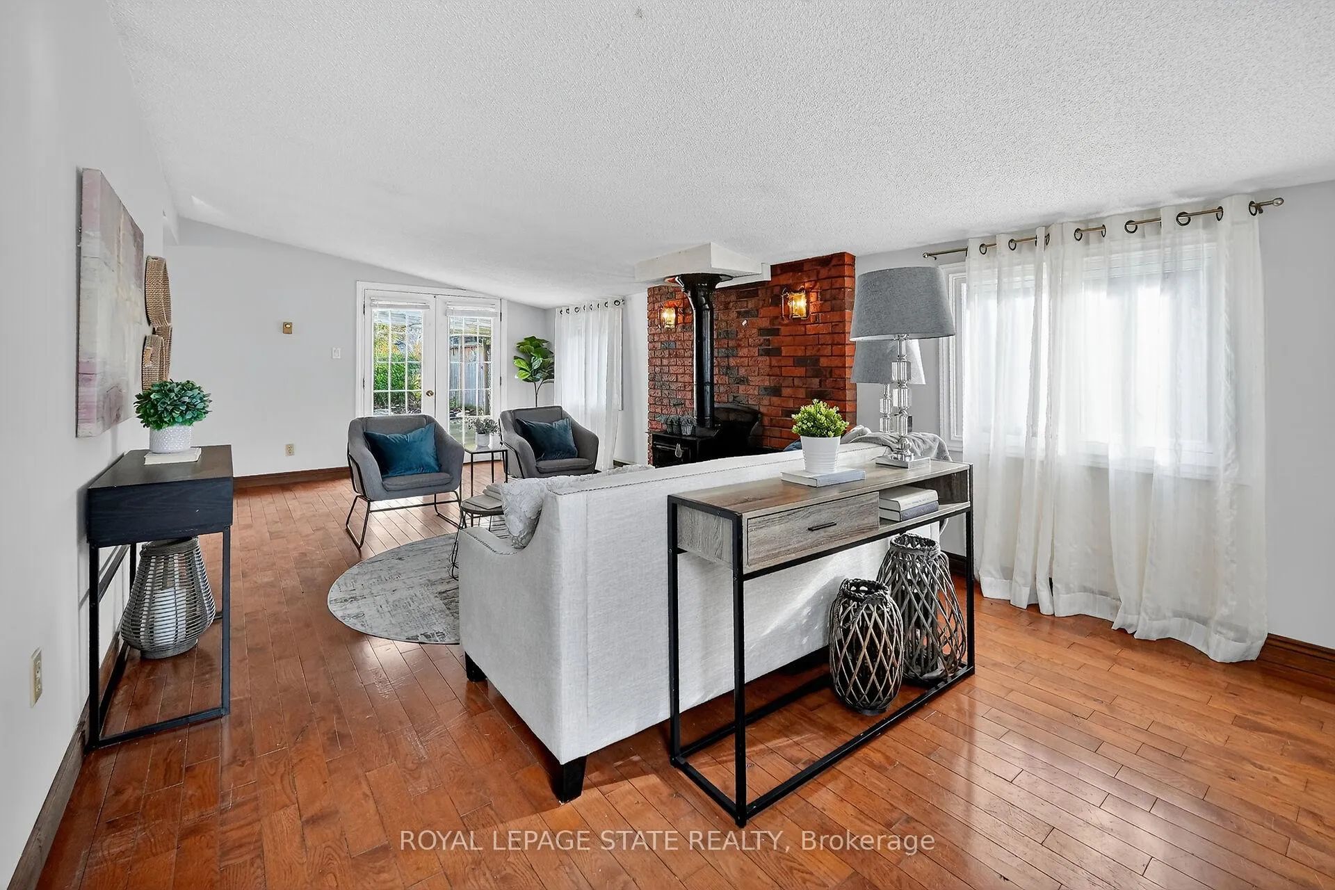 Photo 5 of 15 Grand Avenue, Grimsby, Grimsby Beach — HOMEH