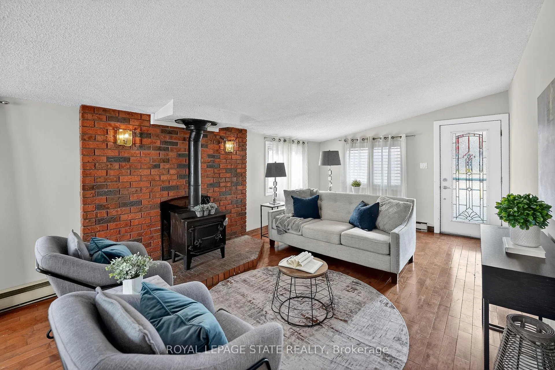 Photo 6 of 15 Grand Avenue, Grimsby, Grimsby Beach — HOMEH