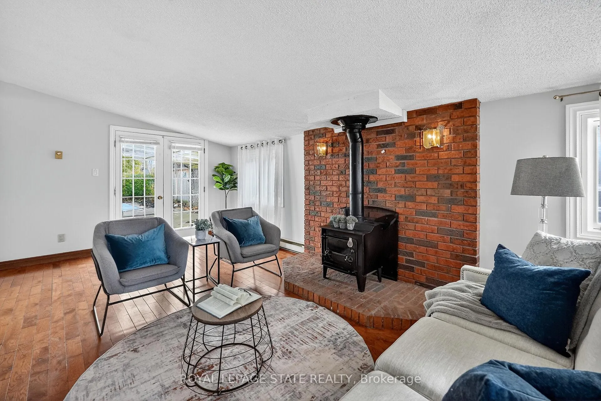 Photo 7 of 15 Grand Avenue, Grimsby, Grimsby Beach — HOMEH