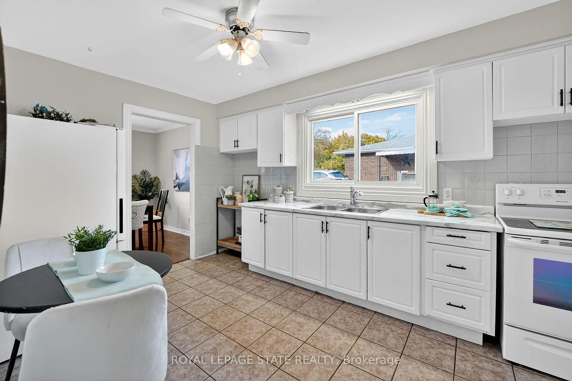 Photo 12 of 15 Grand Avenue, Grimsby, Grimsby Beach — HOMEH