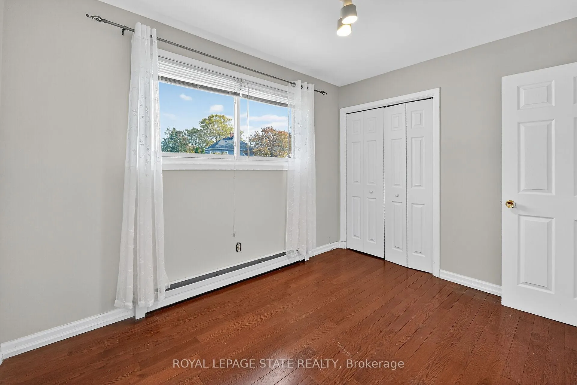 Photo 18 of 15 Grand Avenue, Grimsby, Grimsby Beach — HOMEH