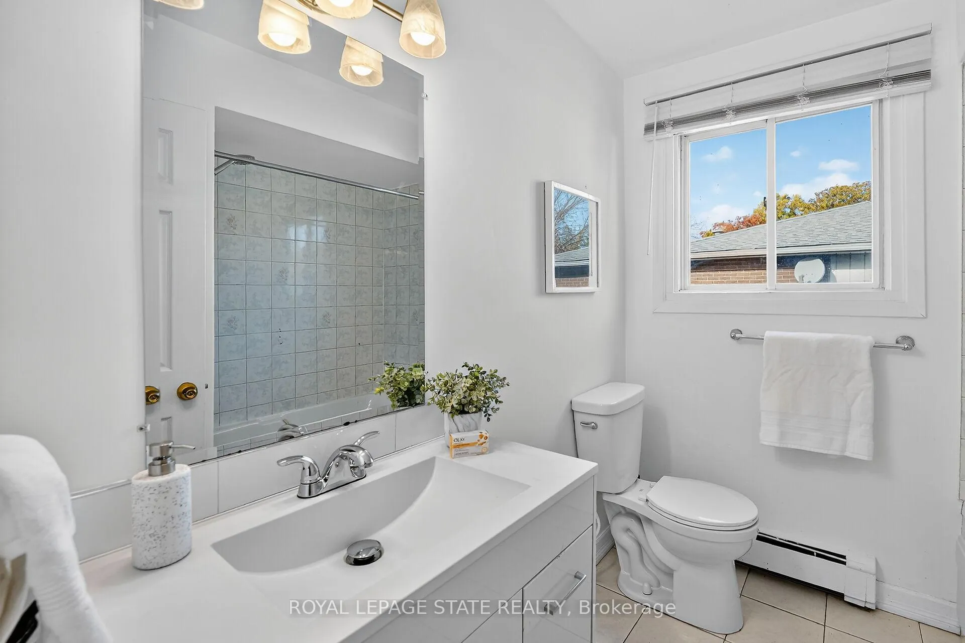 Photo 19 of 15 Grand Avenue, Grimsby, Grimsby Beach — HOMEH
