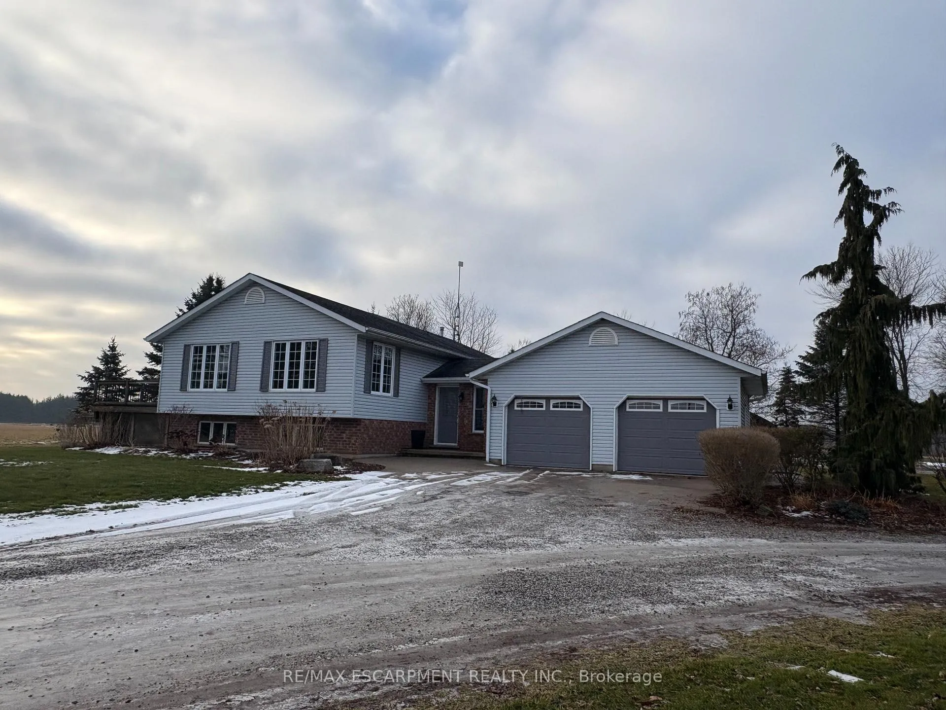 Photo 3 of 37 Carter Road, Haldimand — HOMEH