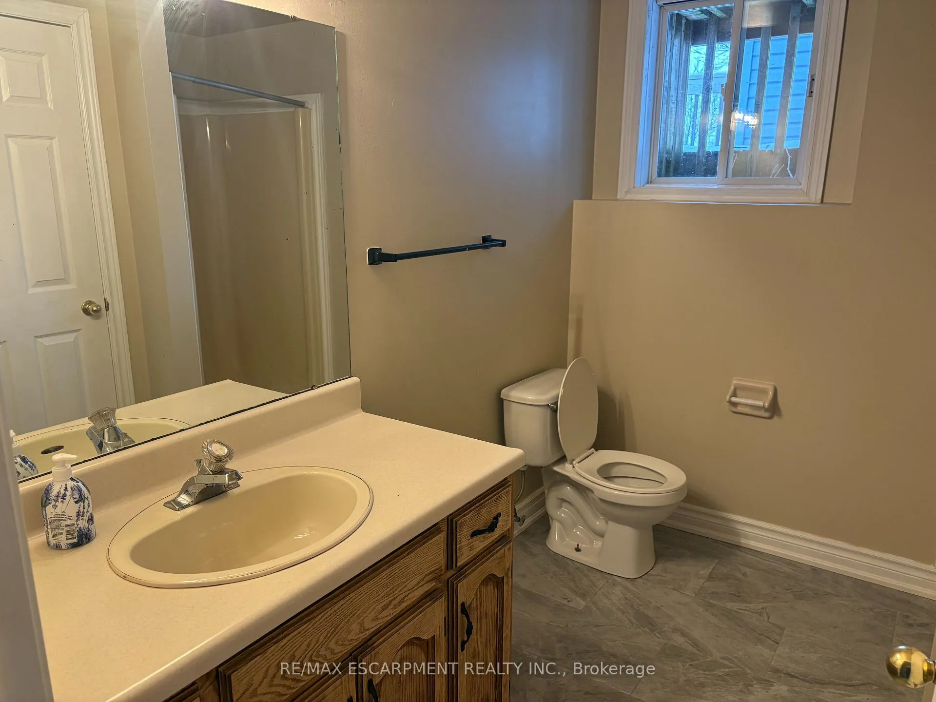 Photo 24 of 37 Carter Road, Haldimand — HOMEH