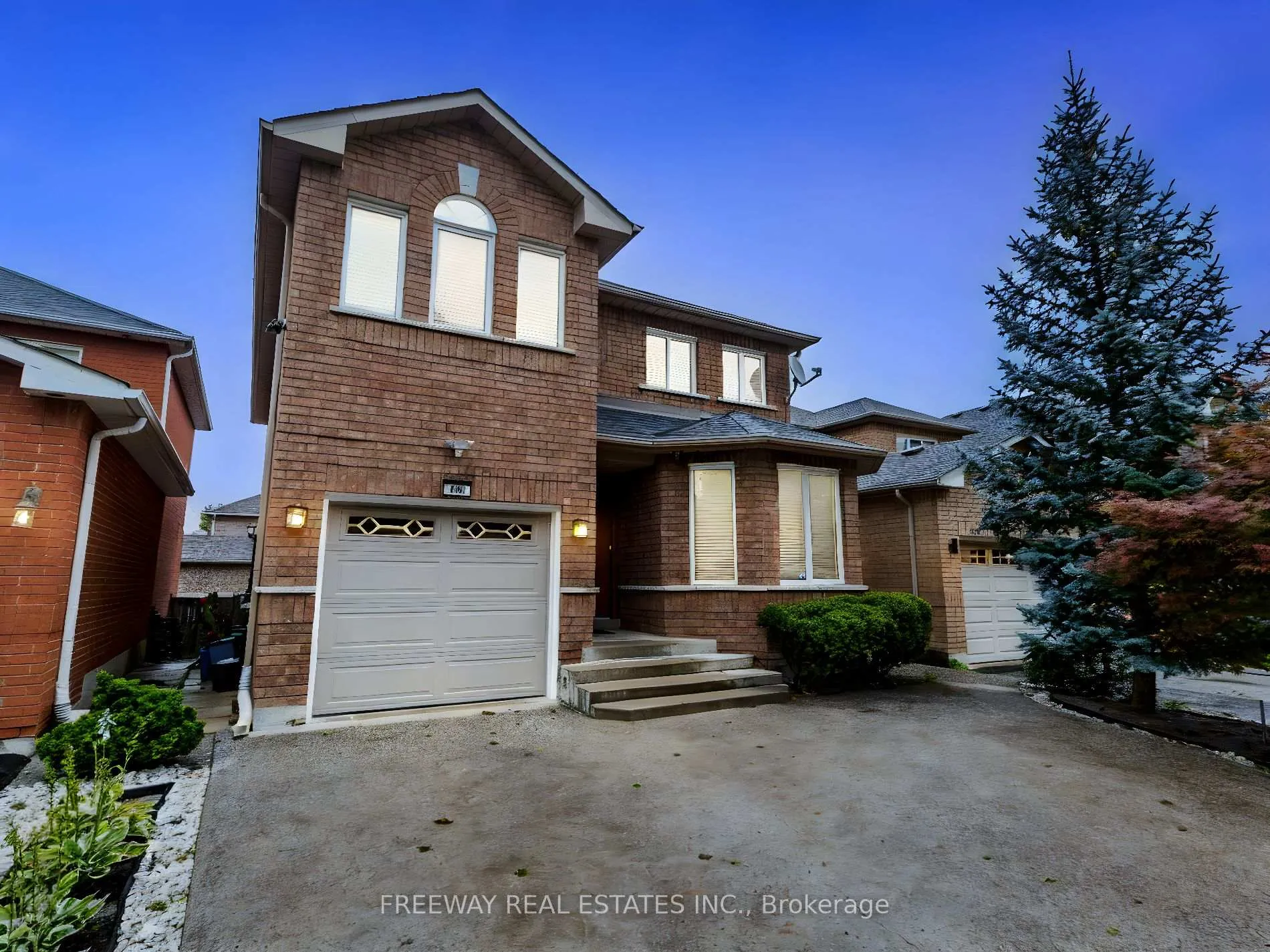 Front of 348 Royalpark Way