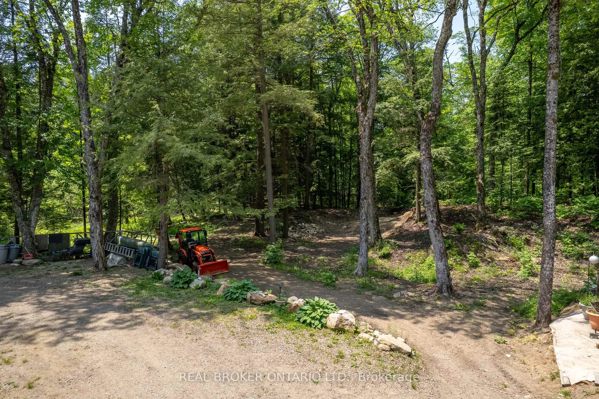 Photo 11 of 1565 Ursa Road, Highlands East, Glamorgan — HOMEH