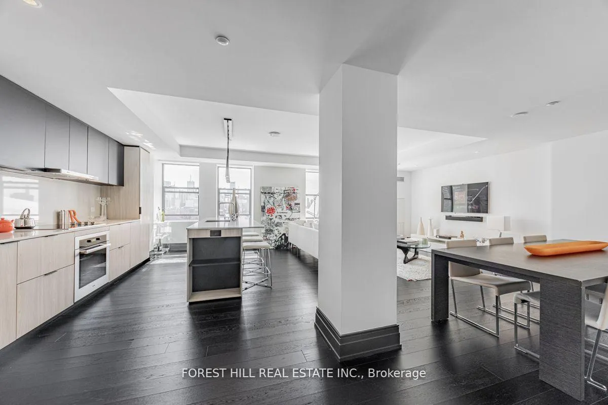 Photo 5 of Unit 1405, 2 Avenue Road, Toronto, The Annex — HOMEH